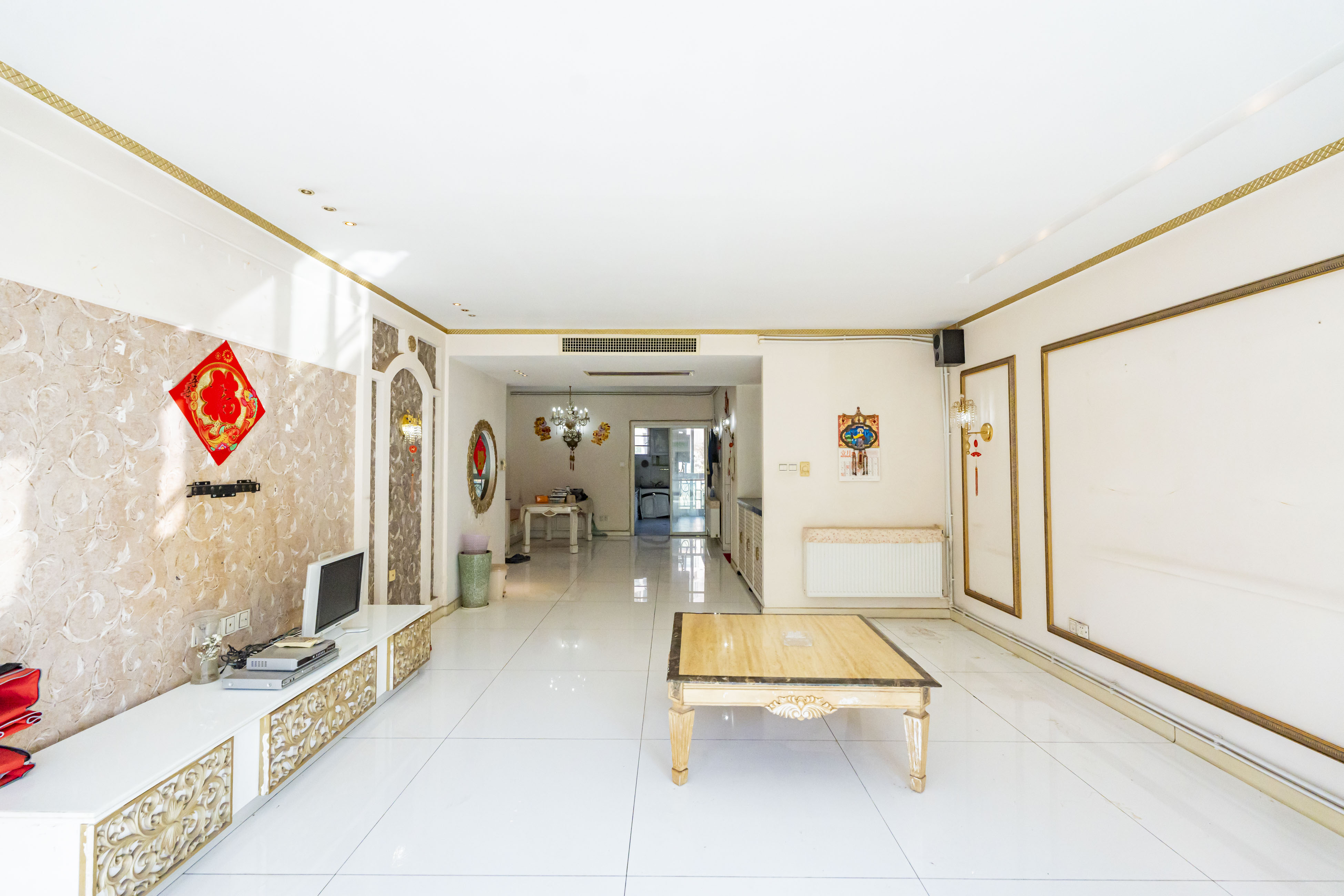 左岸春天  4室2厅2卫   139.80万客厅