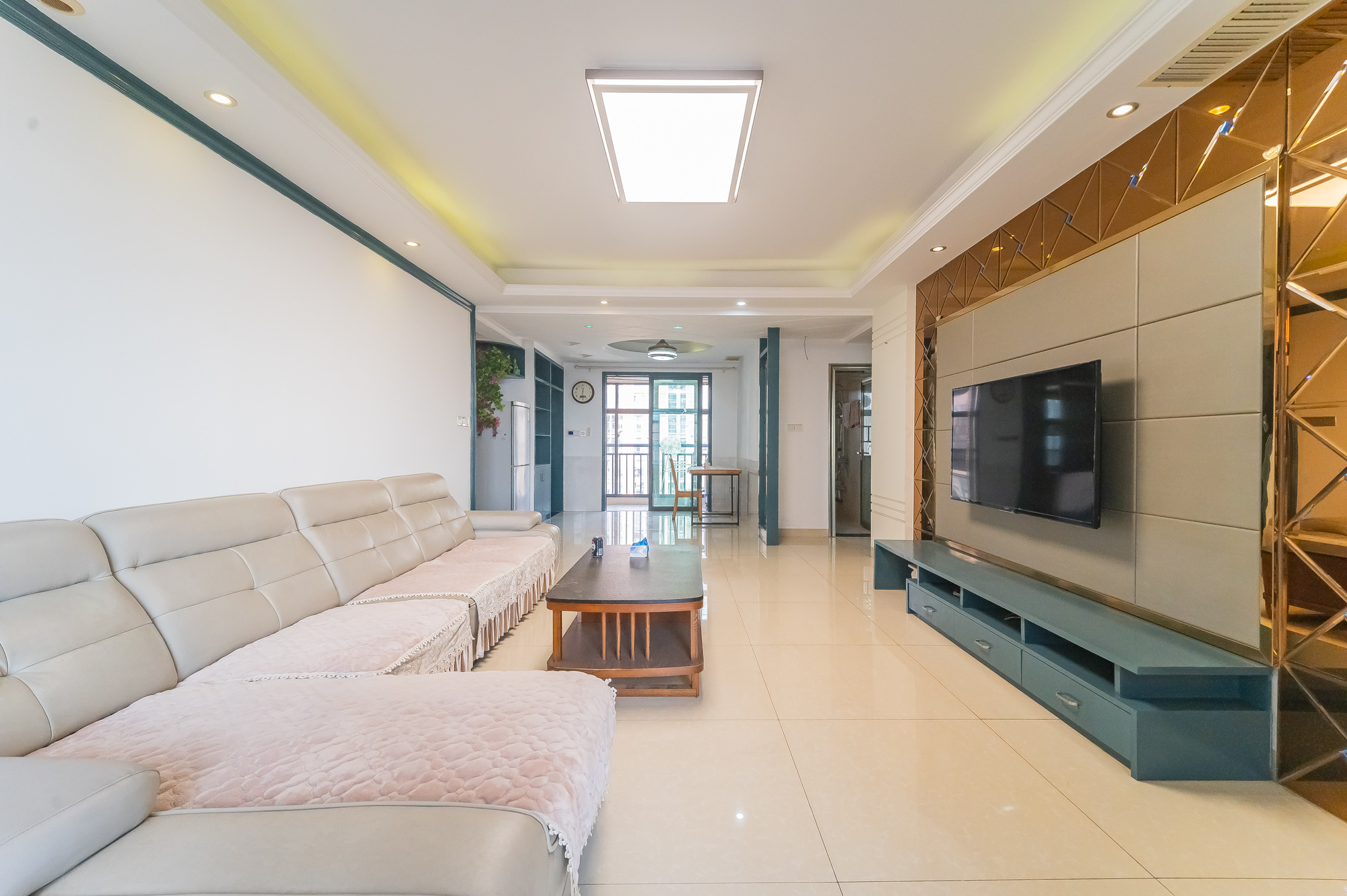 海伦春天 3室2厅2卫 89.8万 海伦春天 3室2厅2卫 89.8万客厅