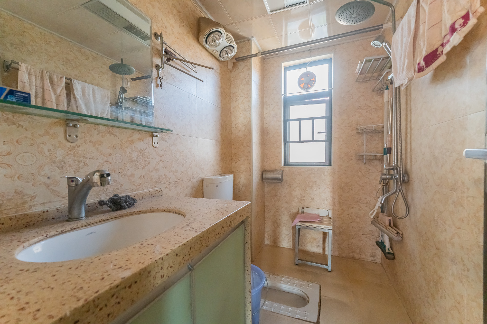 海伦春天 3室2厅2卫 89.8万 海伦春天 3室2厅2卫 89.8万卫生间