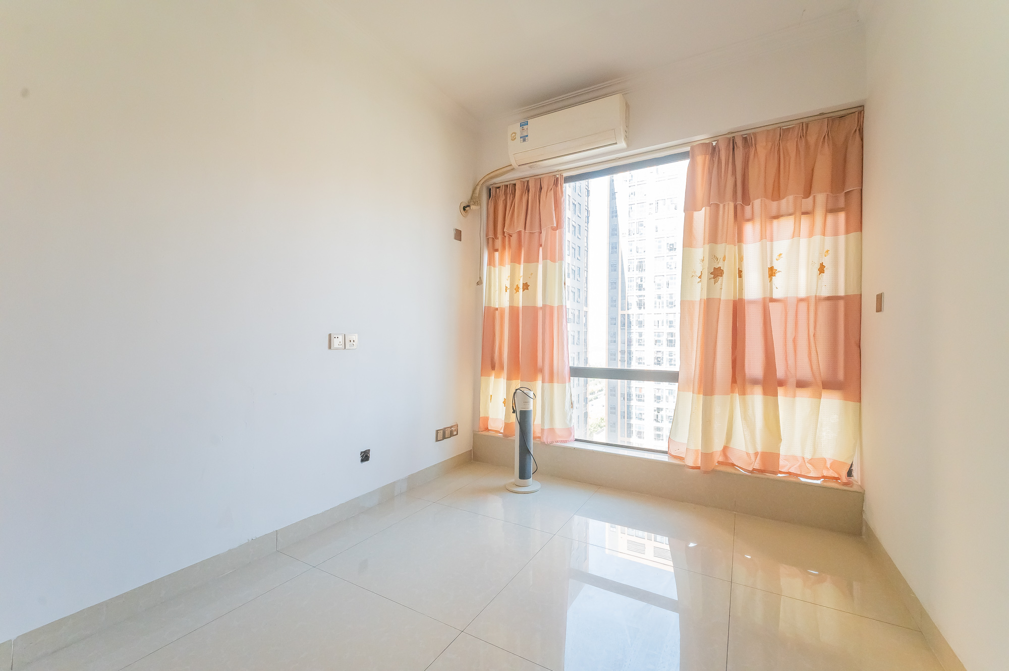 海伦春天 3室2厅2卫 89.8万 海伦春天 3室2厅2卫 89.8万卧室