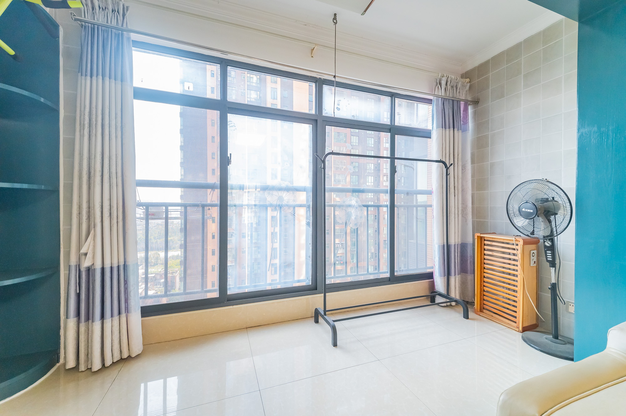 海伦春天 3室2厅2卫 89.8万 海伦春天 3室2厅2卫 89.8万阳台