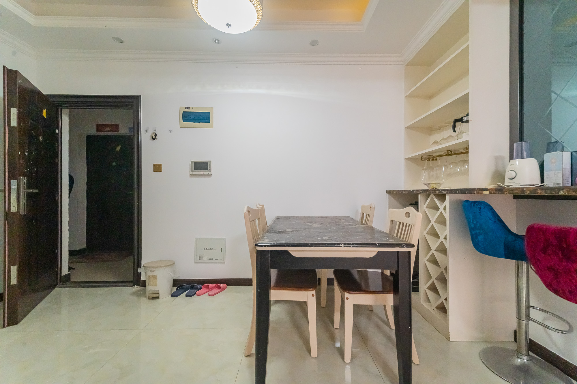 泊林晶城  3室2厅1卫    72.8万 泊林晶城  3室2厅1卫    72.8万客厅