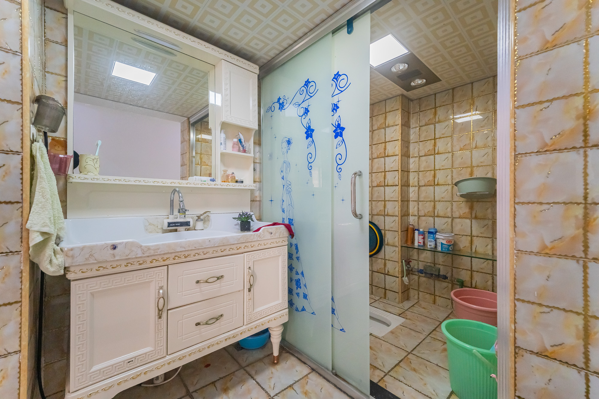 泊林晶城  3室2厅1卫    72.8万 泊林晶城  3室2厅1卫    72.8万卫生间