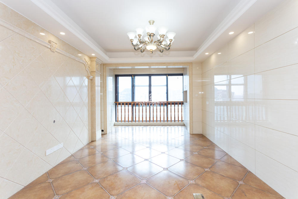 乾源国际  4室2厅2卫    72.8万