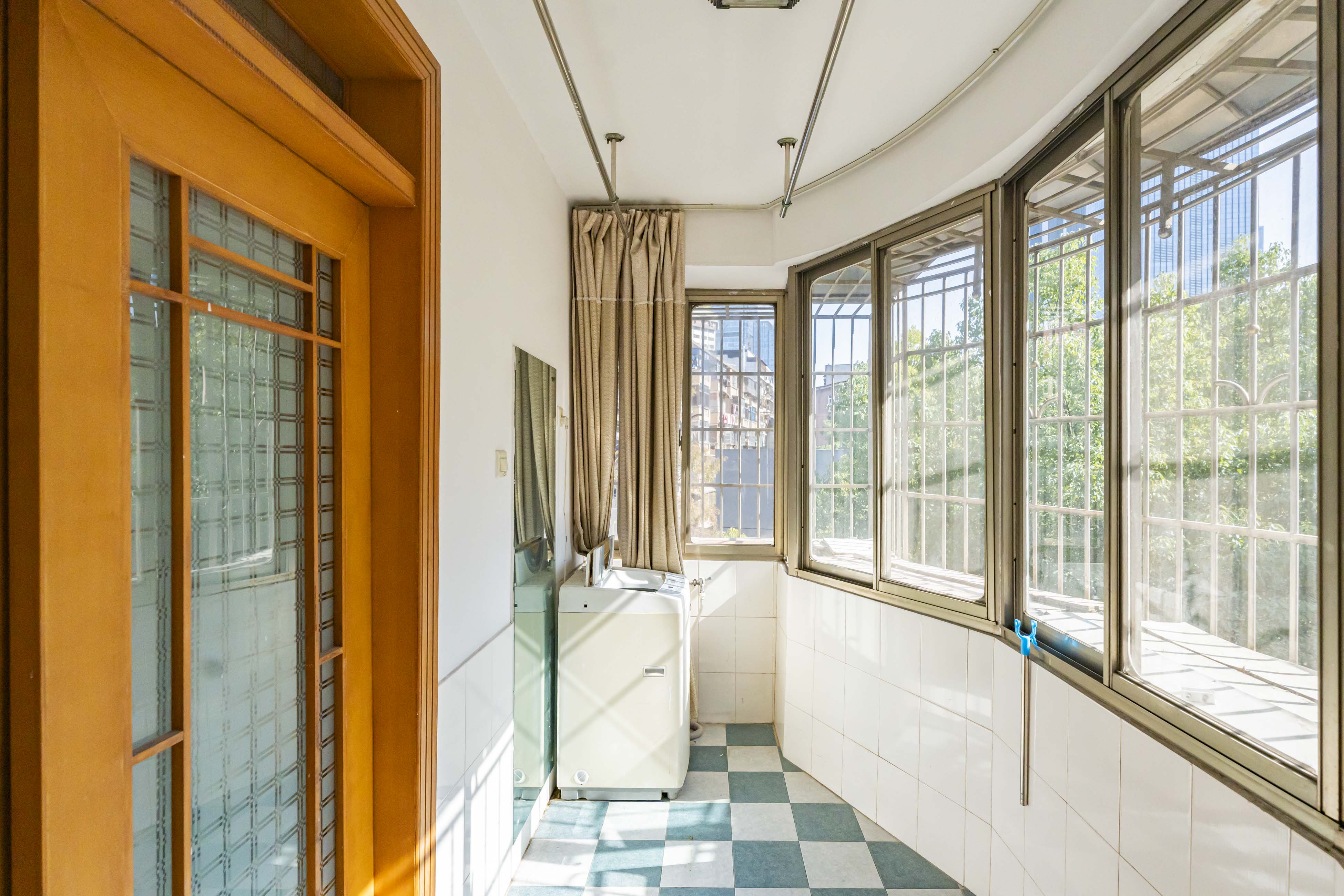 兴汉华庭 2室2厅1卫 78.0万 兴汉华庭 2室2厅1卫 78.0万阳台