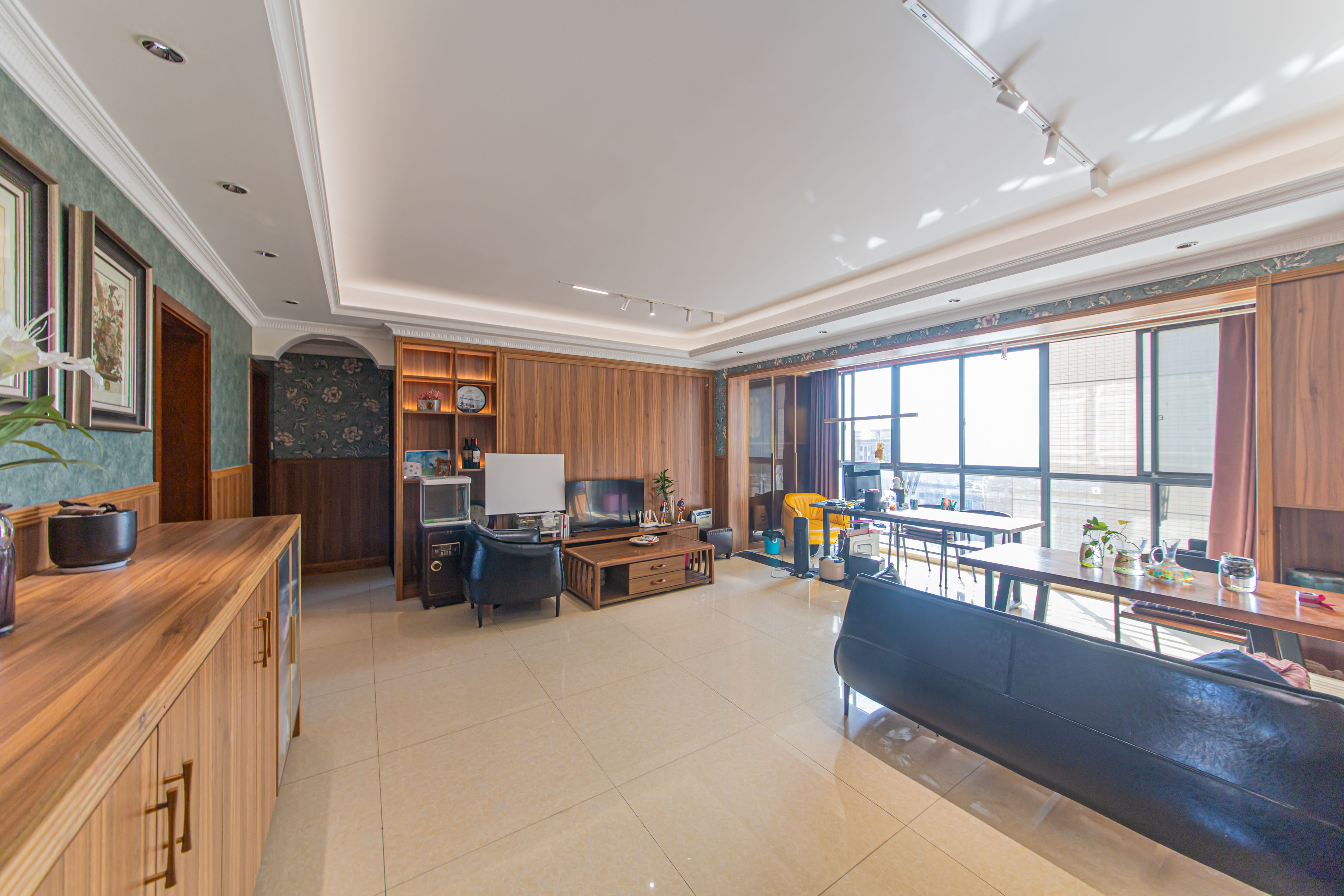 保利花园  3室2厅2卫    99.0万客厅