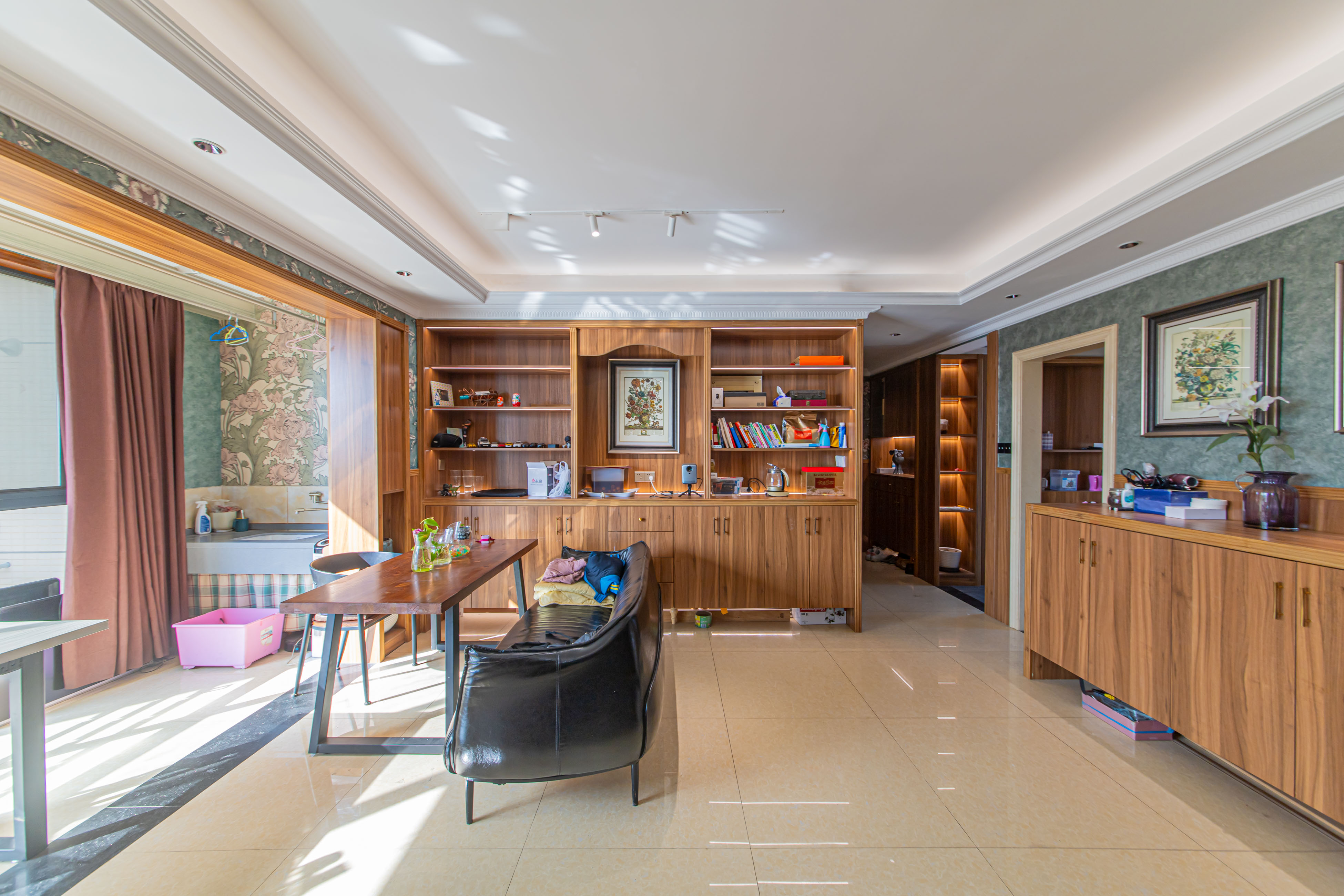 保利花园  3室2厅2卫    99.0万客厅