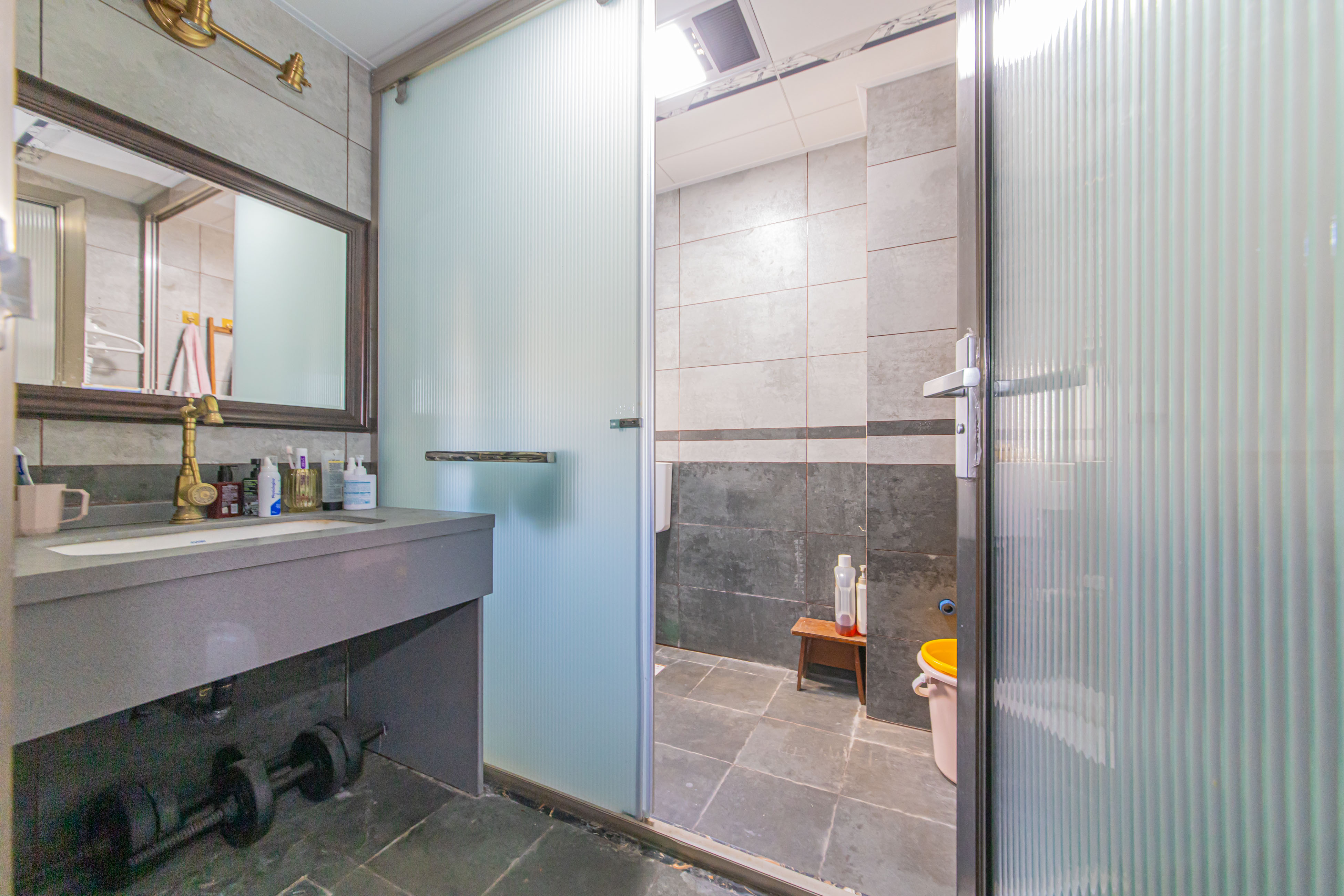 保利花园  3室2厅2卫    99.0万卫生间