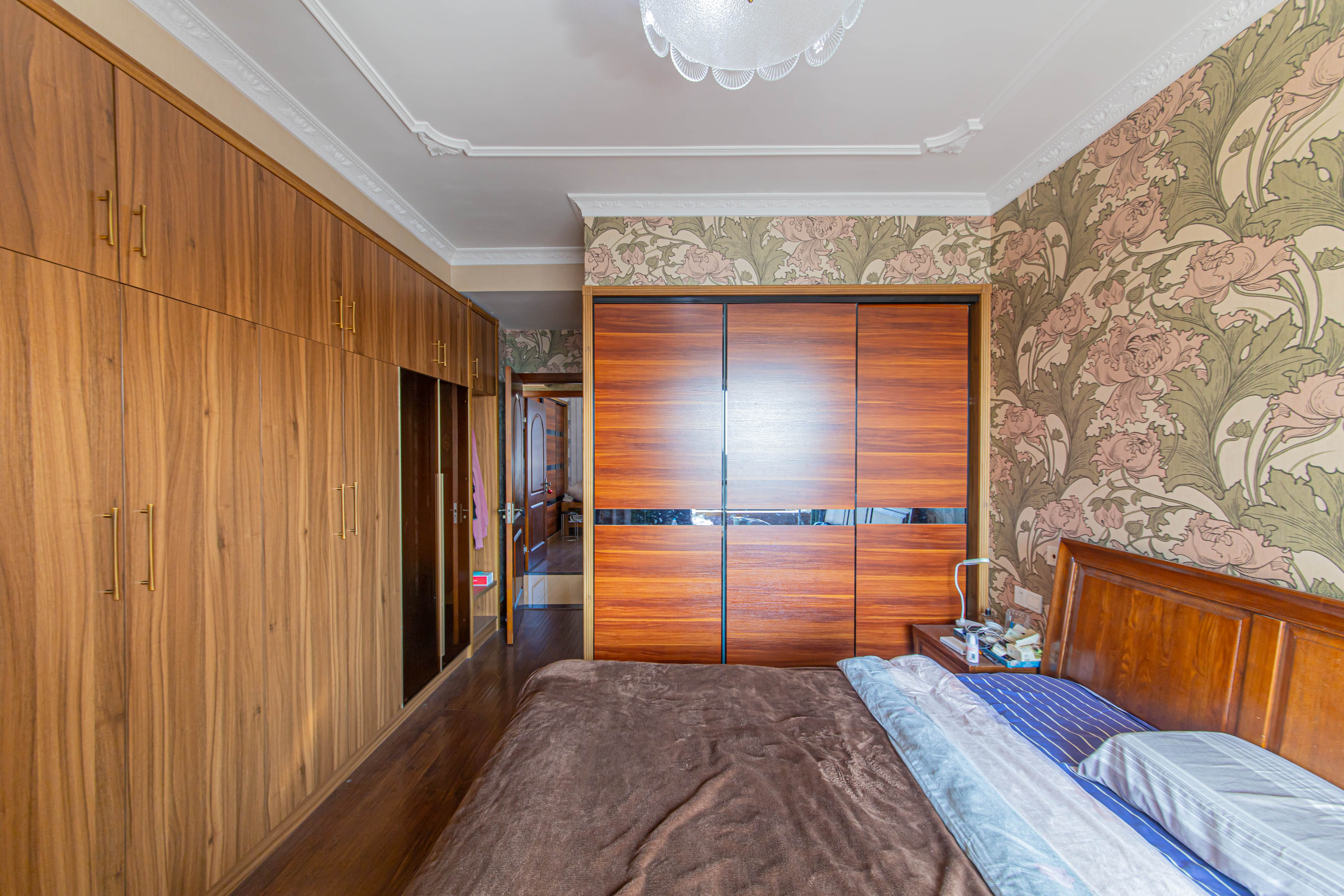 保利花园  3室2厅2卫    99.0万卧室