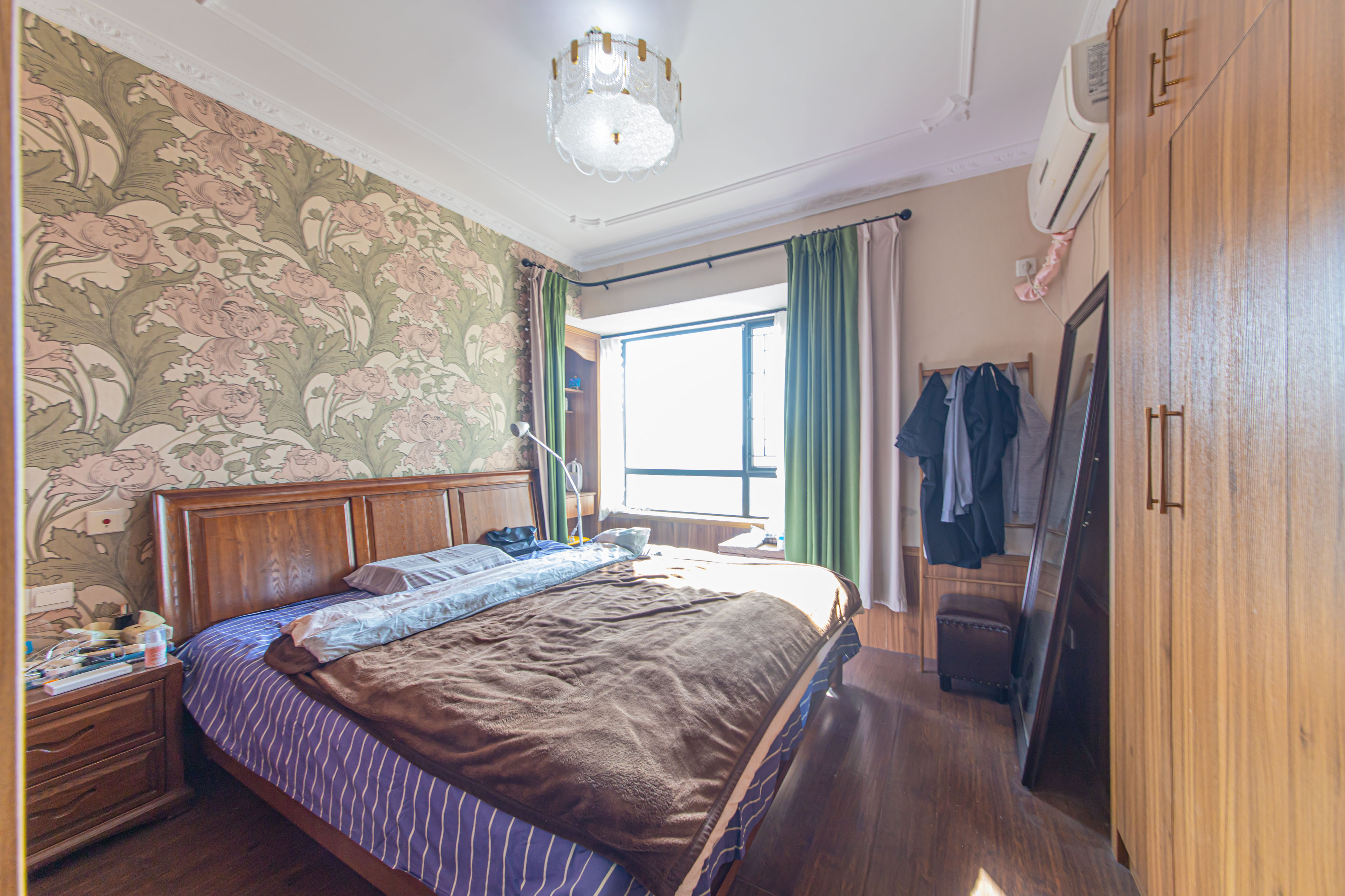 保利花园  3室2厅2卫    99.0万卧室