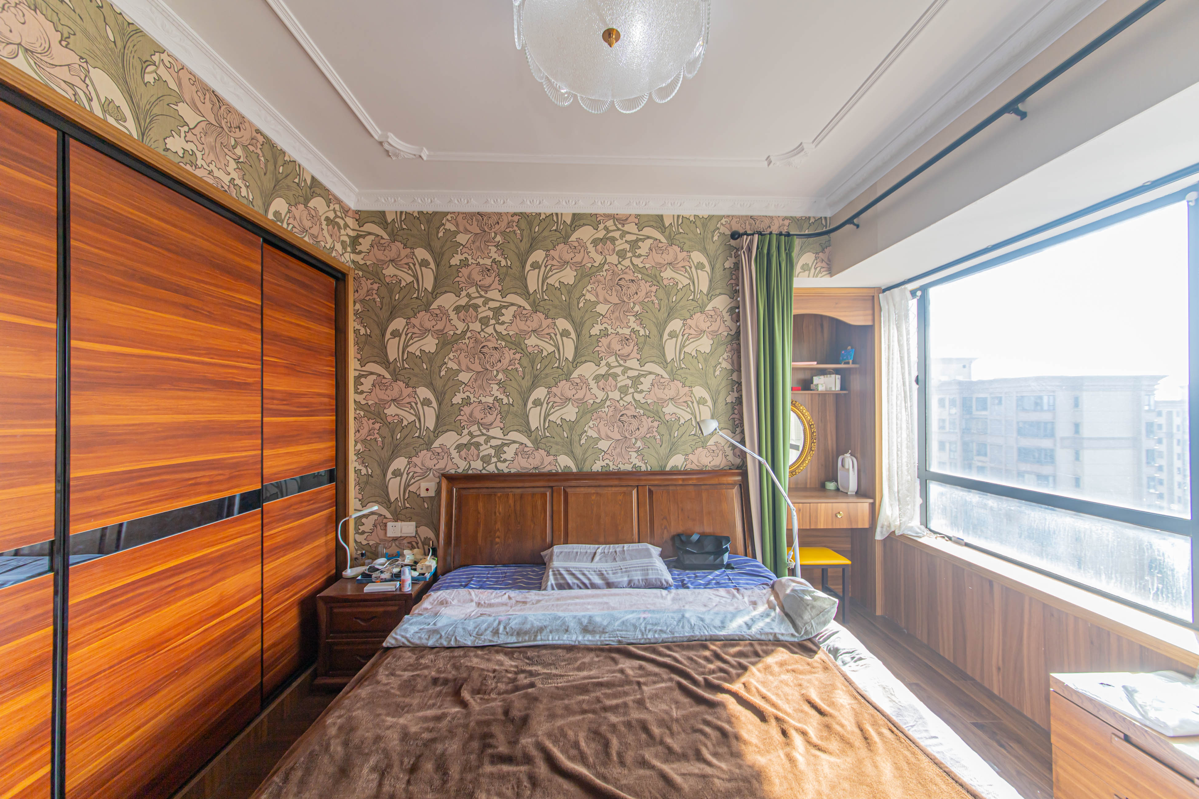 保利花园  3室2厅2卫    99.0万卧室