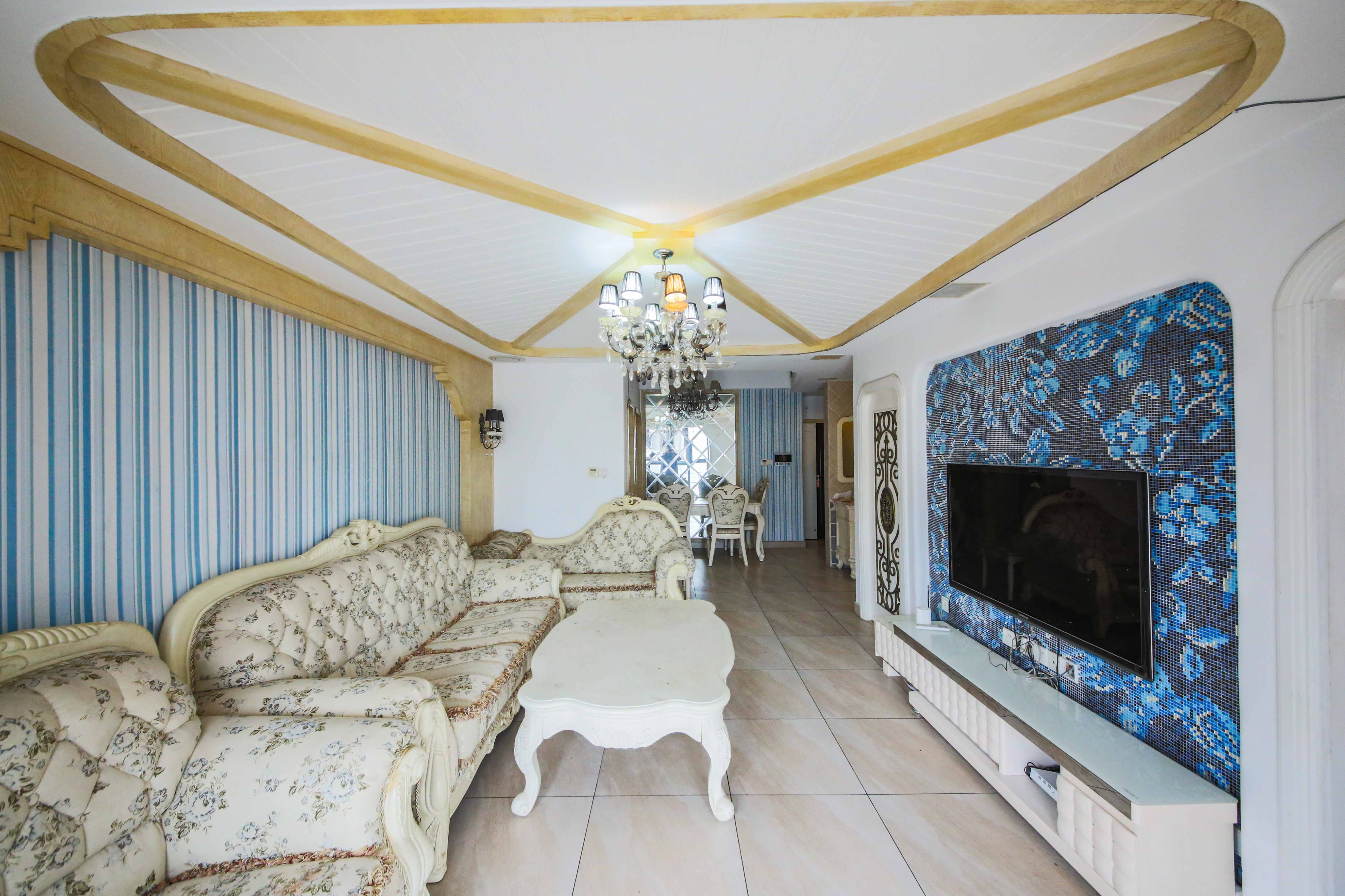 鑫远湘府华城 2室2厅2卫 95.0万 鑫远湘府华城 2室2厅2卫 95.0万客厅