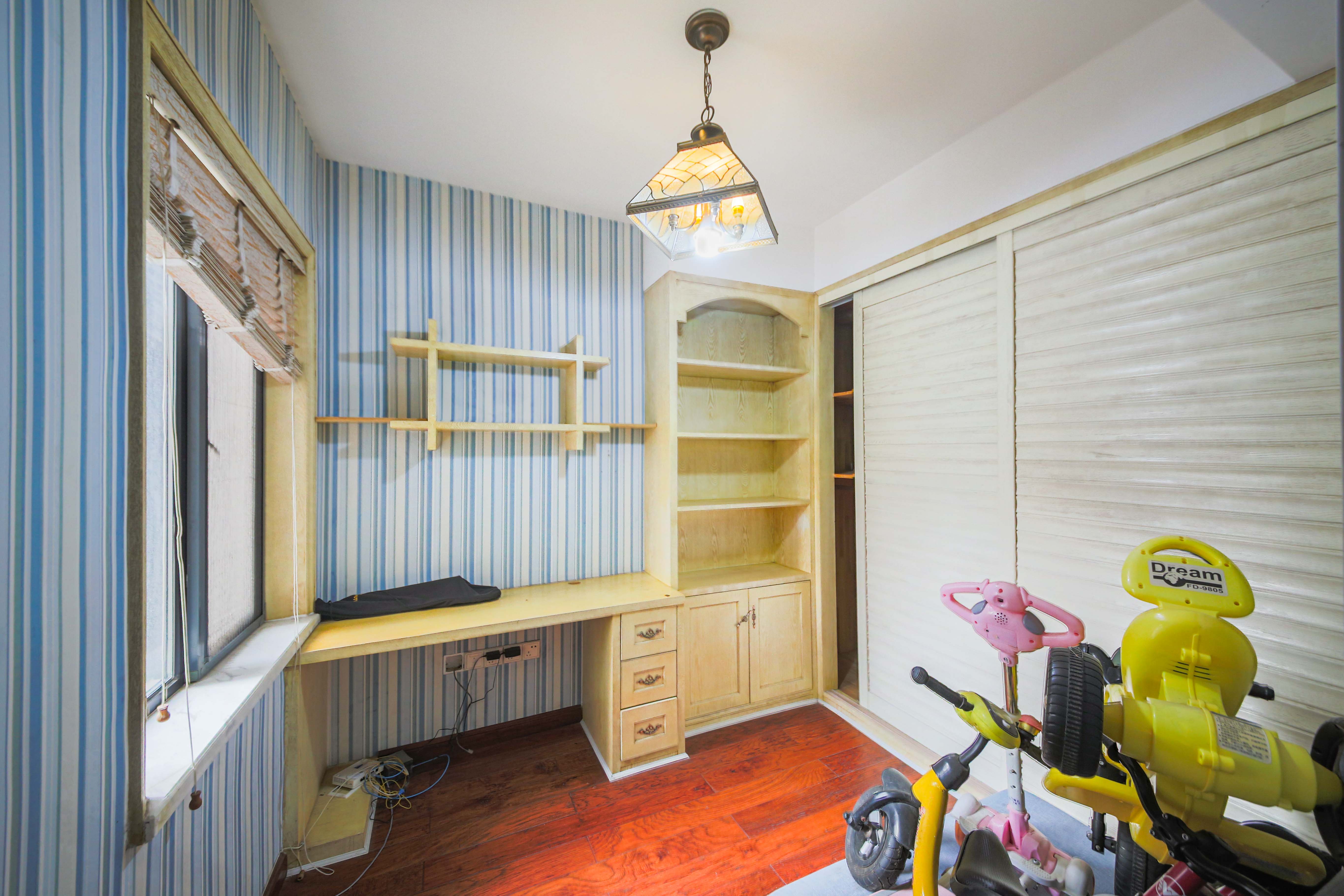 鑫远湘府华城 2室2厅2卫 95.0万 鑫远湘府华城 2室2厅2卫 95.0万卧室