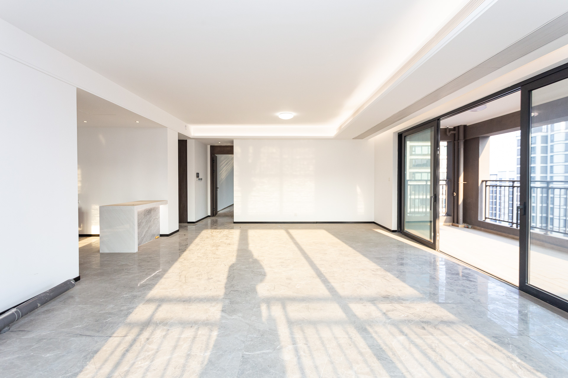 越秀湘江星汇城三期 4室2厅3卫 350.0万 越秀湘江星汇城三期 4室2厅3卫 350.0万客厅