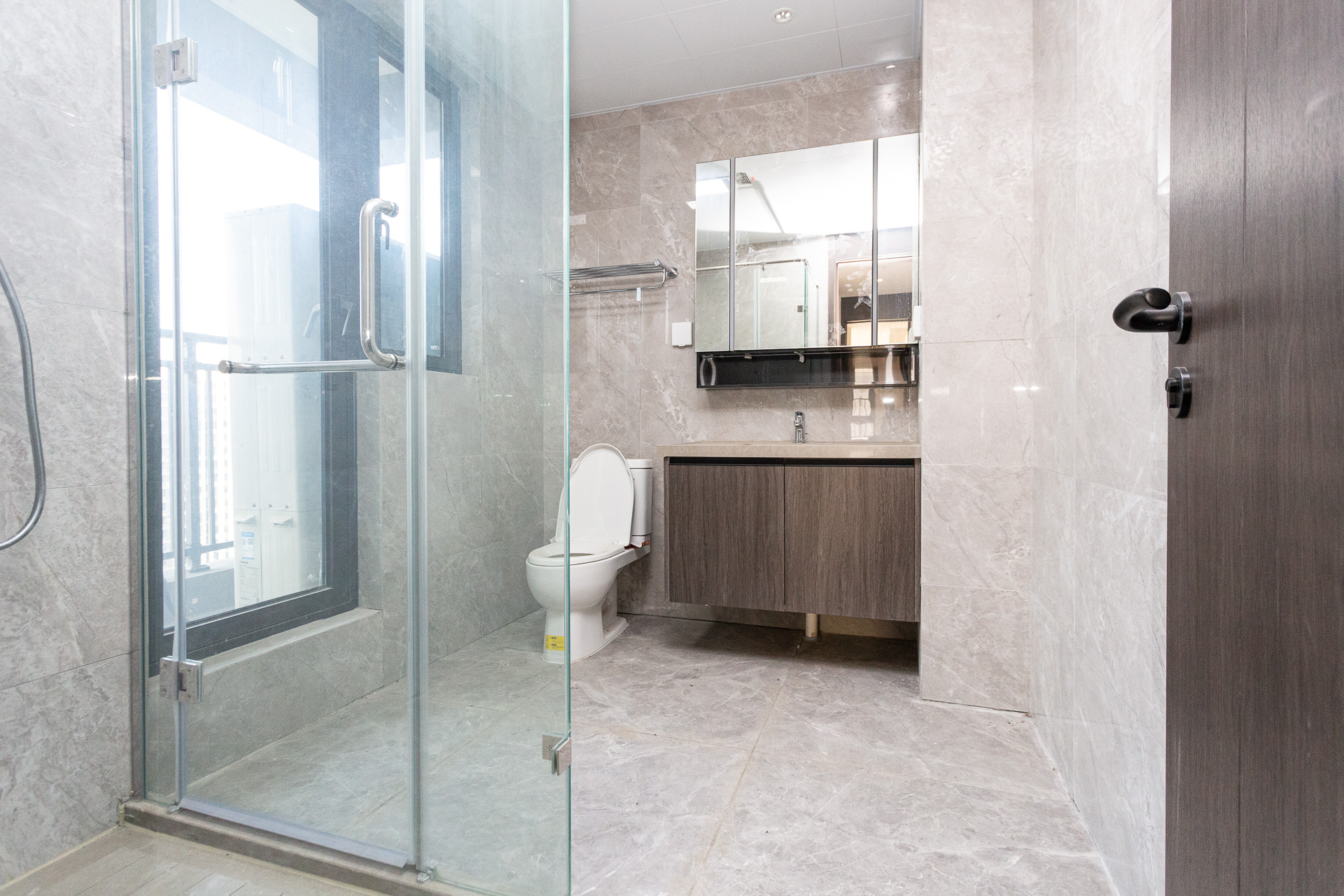 越秀湘江星汇城三期 4室2厅3卫 350.0万 越秀湘江星汇城三期 4室2厅3卫 350.0万卫生间