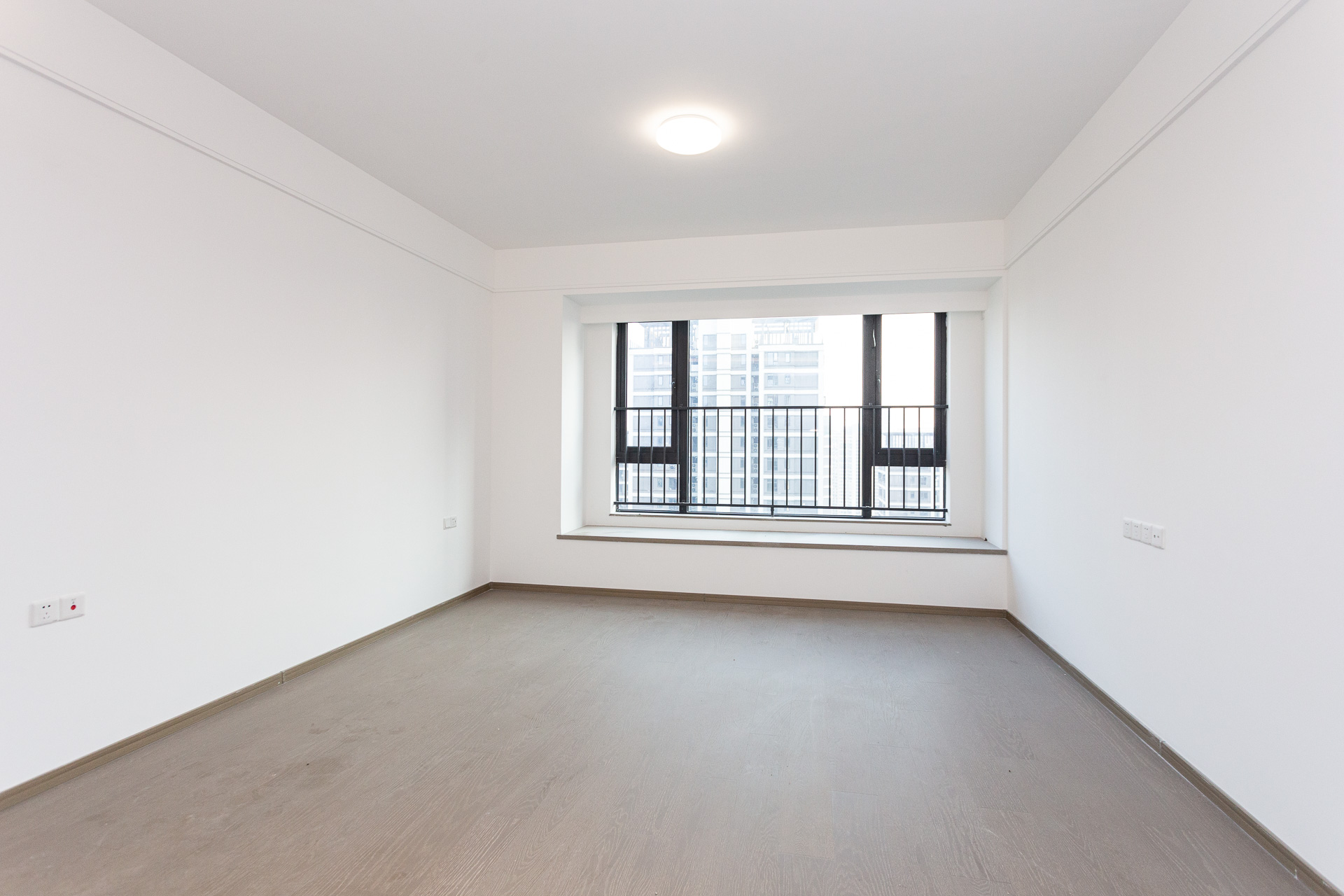 越秀湘江星汇城三期 4室2厅3卫 350.0万 越秀湘江星汇城三期 4室2厅3卫 350.0万卧室