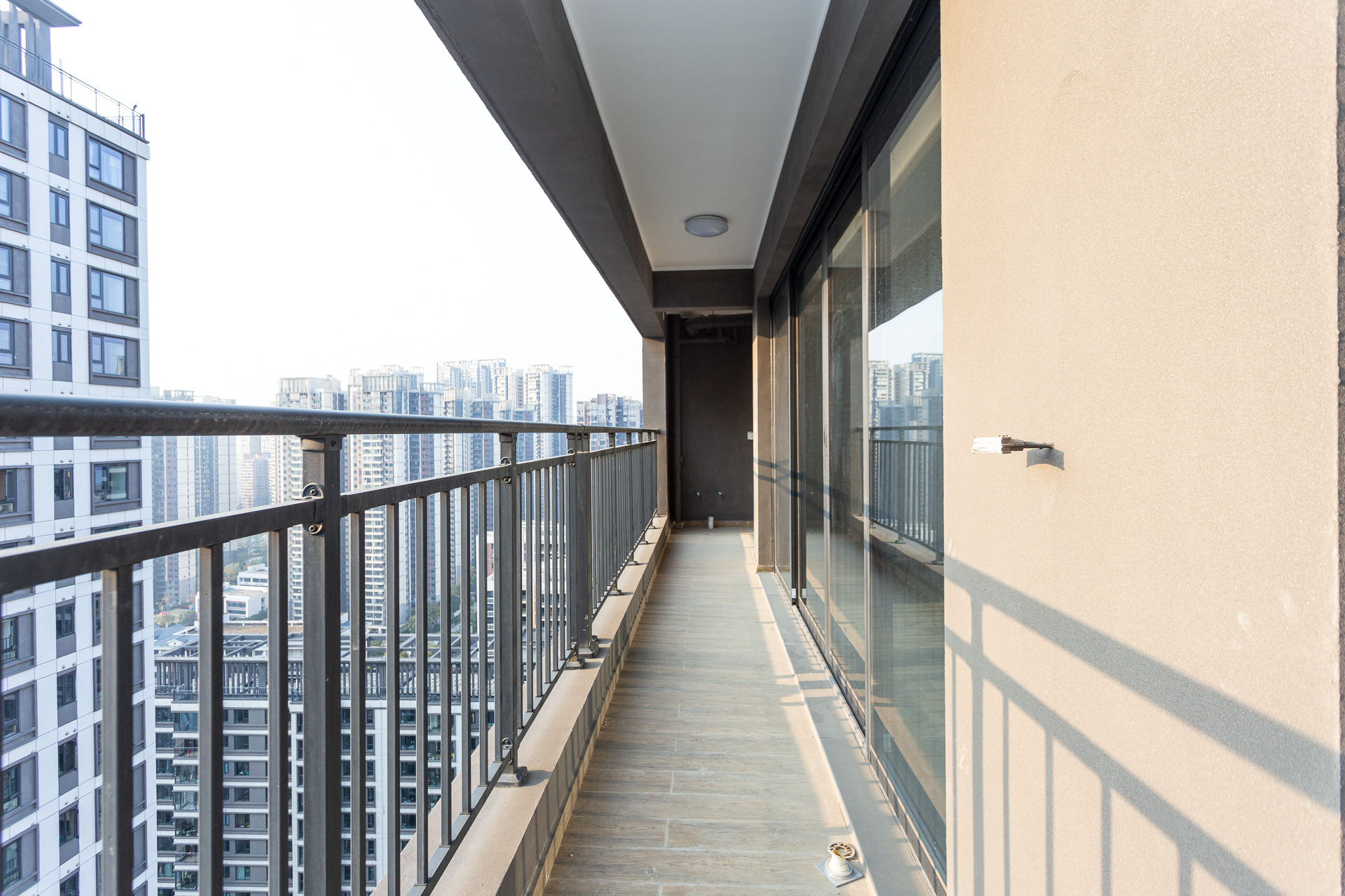 越秀湘江星汇城三期 4室2厅3卫 350.0万 越秀湘江星汇城三期 4室2厅3卫 350.0万阳台