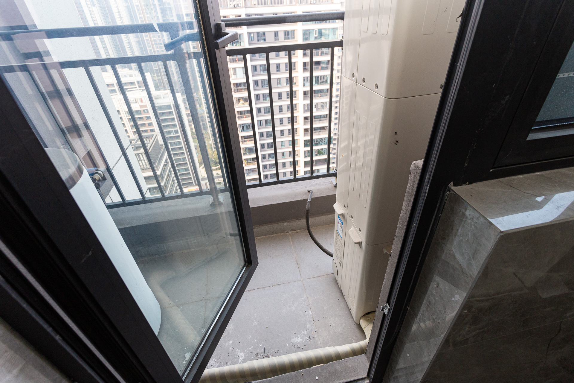 越秀湘江星汇城三期 4室2厅3卫 350.0万 越秀湘江星汇城三期 4室2厅3卫 350.0万阳台