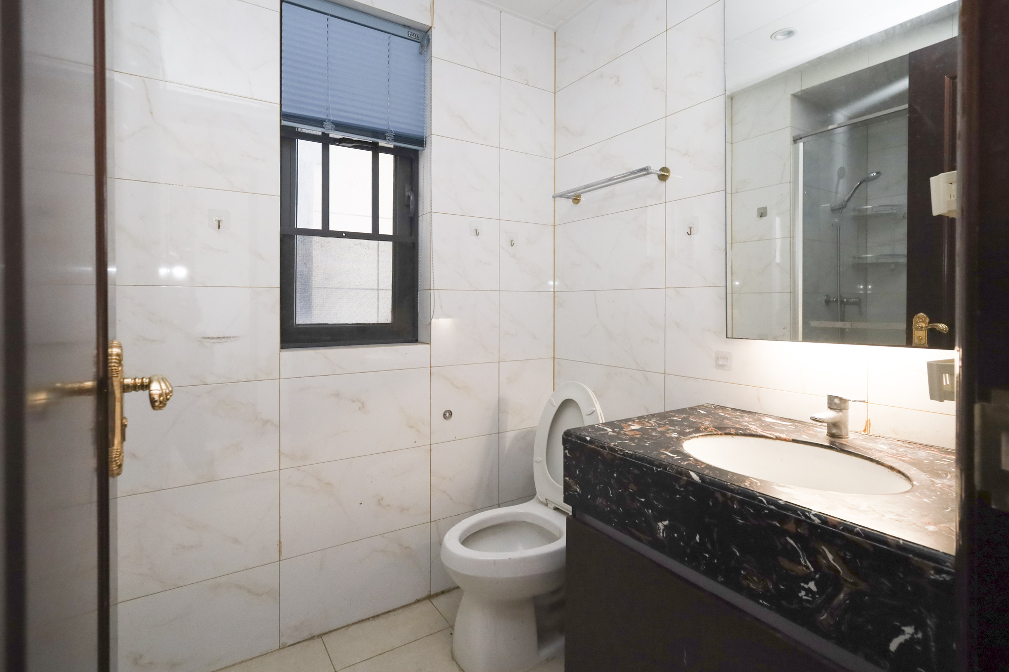 恒大御景天下城一期 3室2厅2卫 85.0万 恒大御景天下城一期 3室2厅2卫 85.0万卫生间