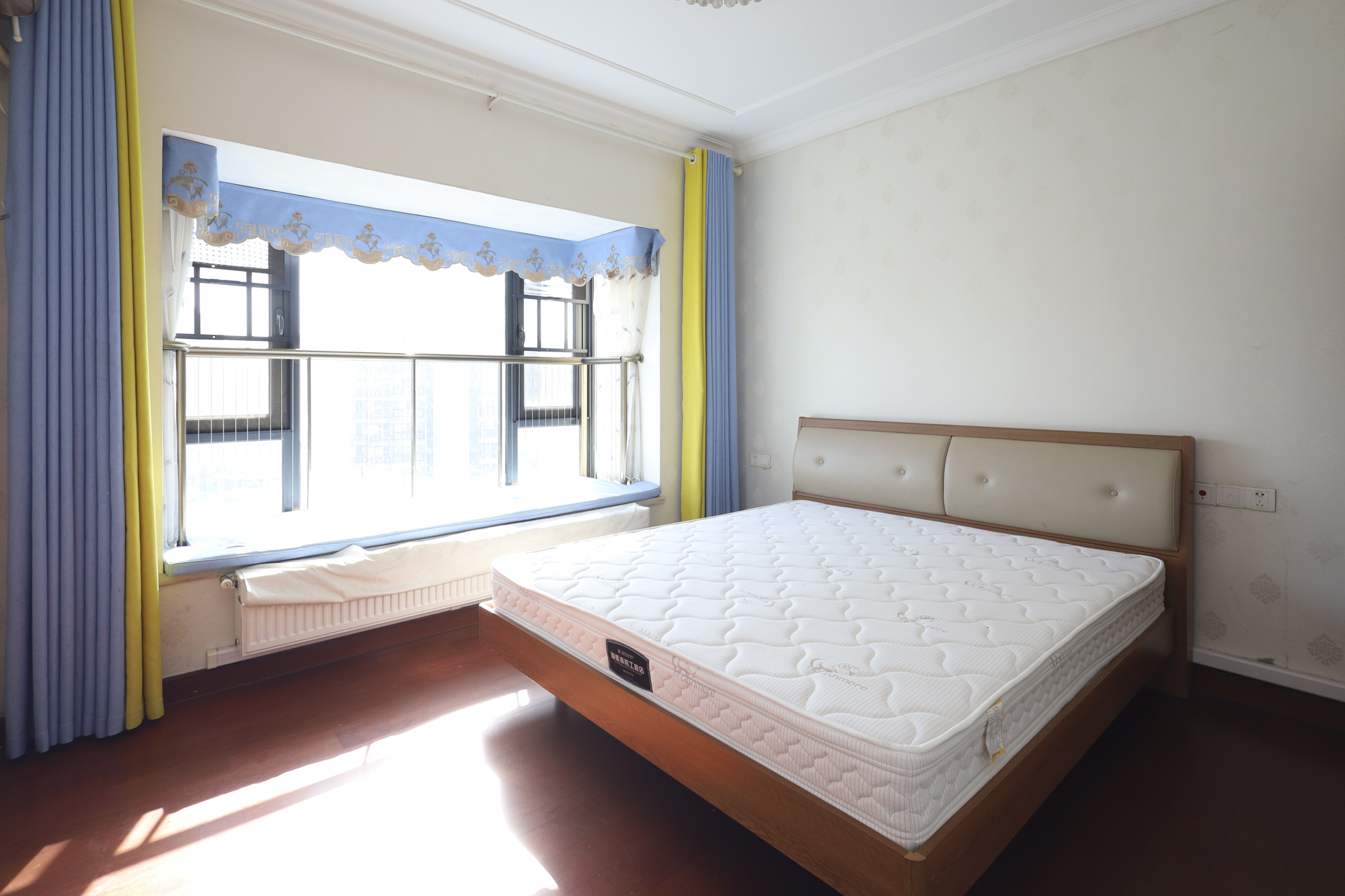 恒大御景天下城一期 3室2厅2卫 85.0万 恒大御景天下城一期 3室2厅2卫 85.0万卧室