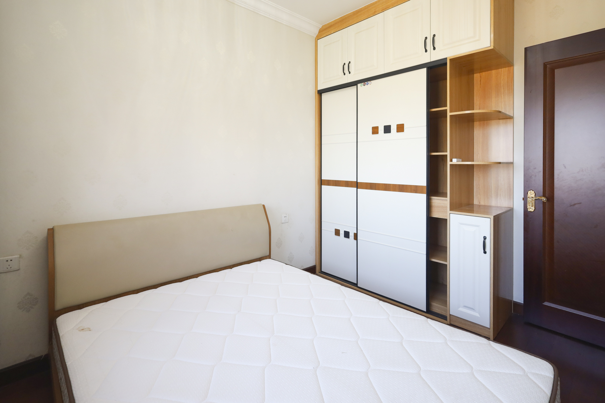 恒大御景天下城一期 3室2厅2卫 85.0万 恒大御景天下城一期 3室2厅2卫 85.0万卧室