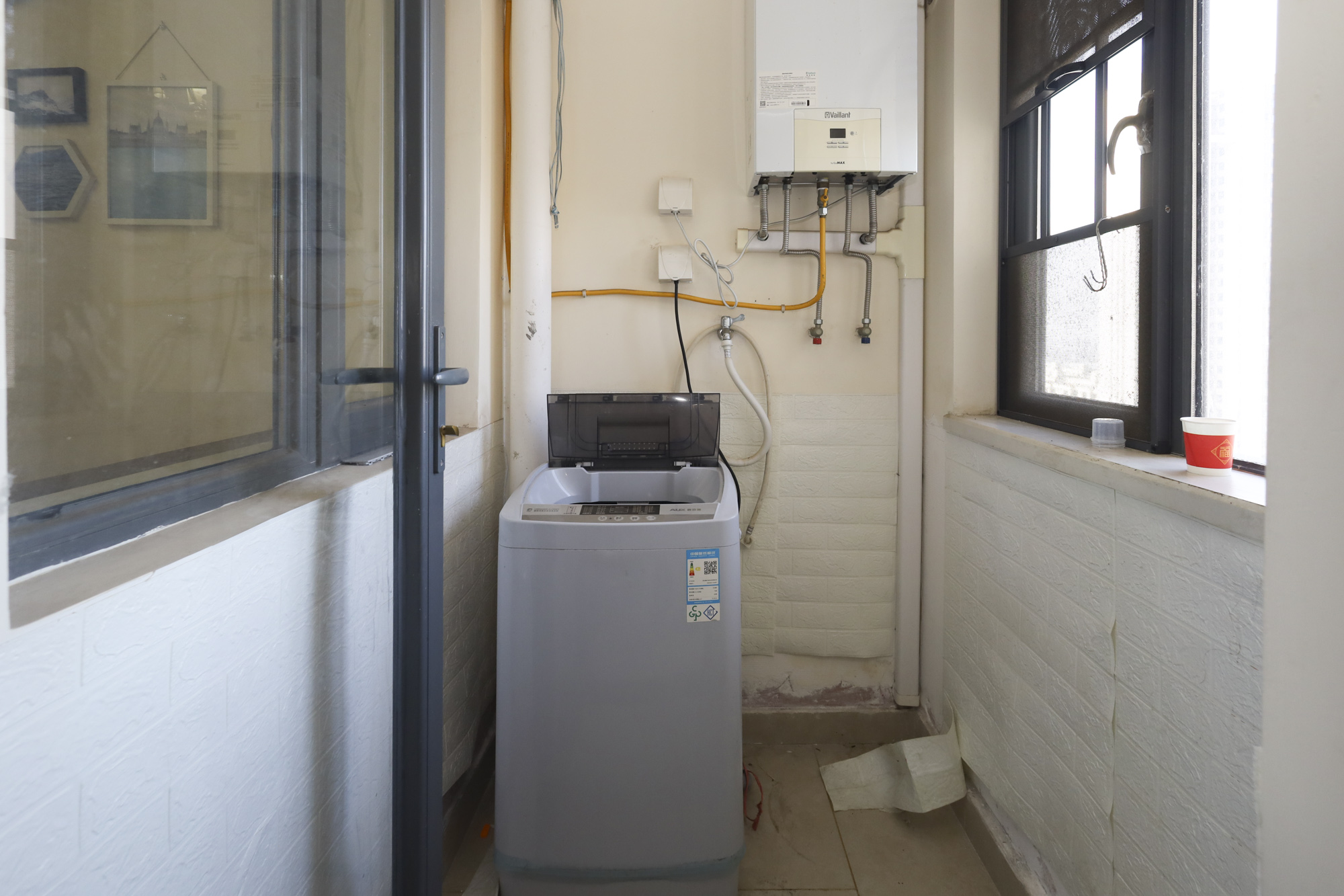 恒大御景天下城一期 3室2厅2卫 85.0万 恒大御景天下城一期 3室2厅2卫 85.0万阳台