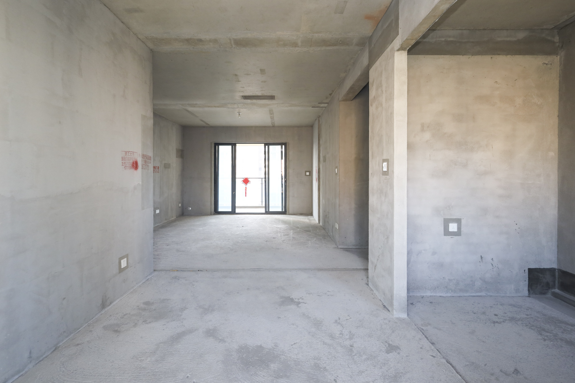 地铁中建江山玖樾  4室2厅2卫   166.00万客厅