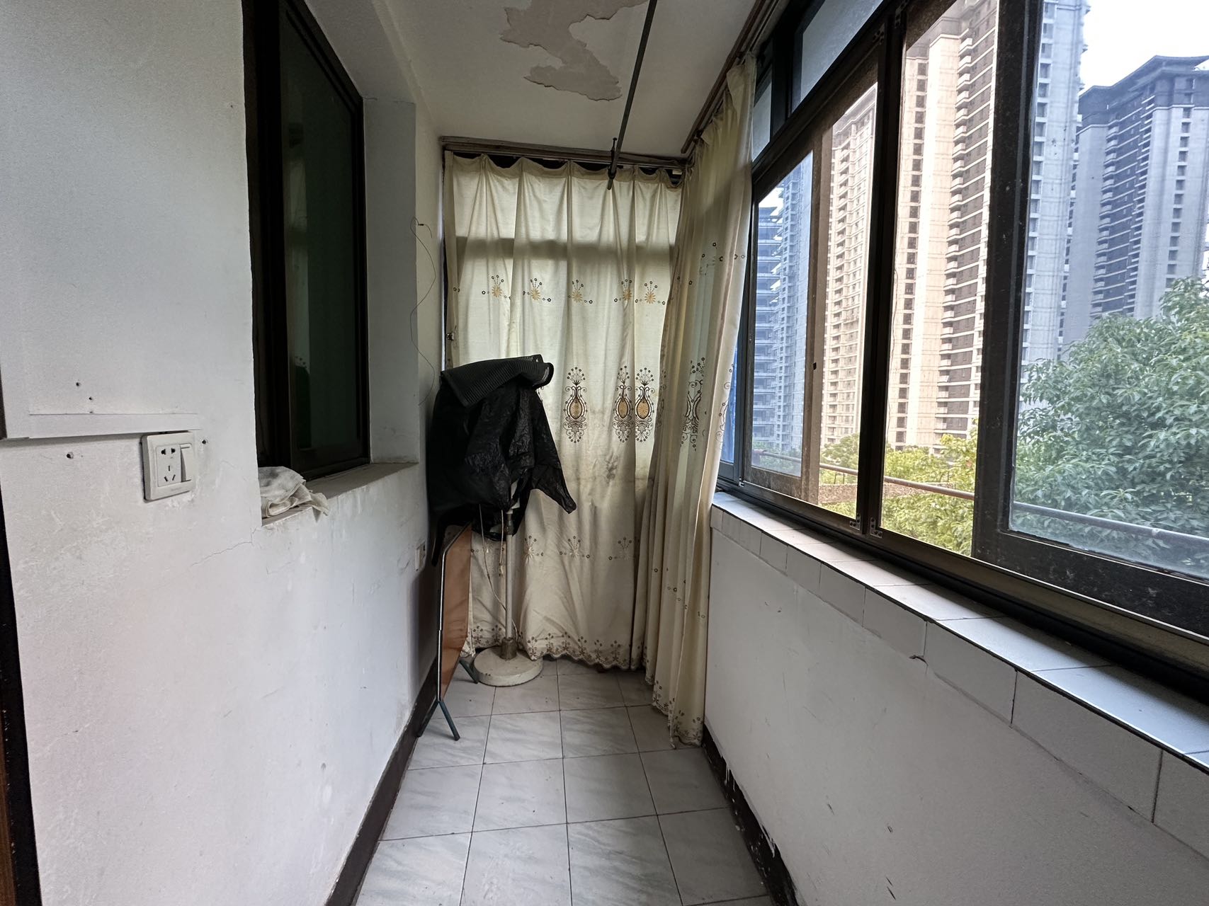 梓园社区(麻纺厂宿舍)  2室1厅1卫   800.00元/月室内图