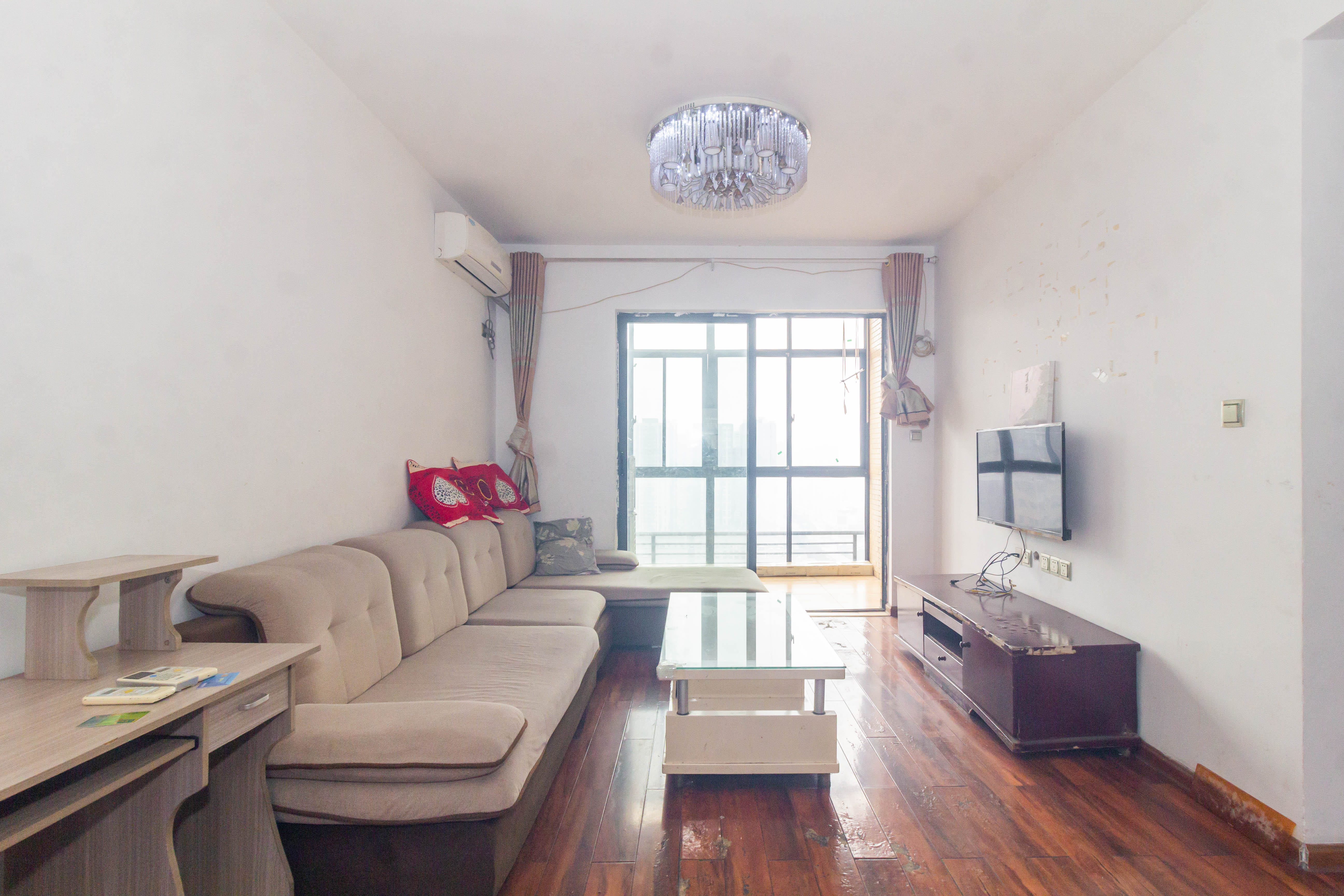 中国铁建国际城一期  3室2厅1卫    54.8万 中国铁建国际城一期  3室2厅1卫    54.8万室内图1