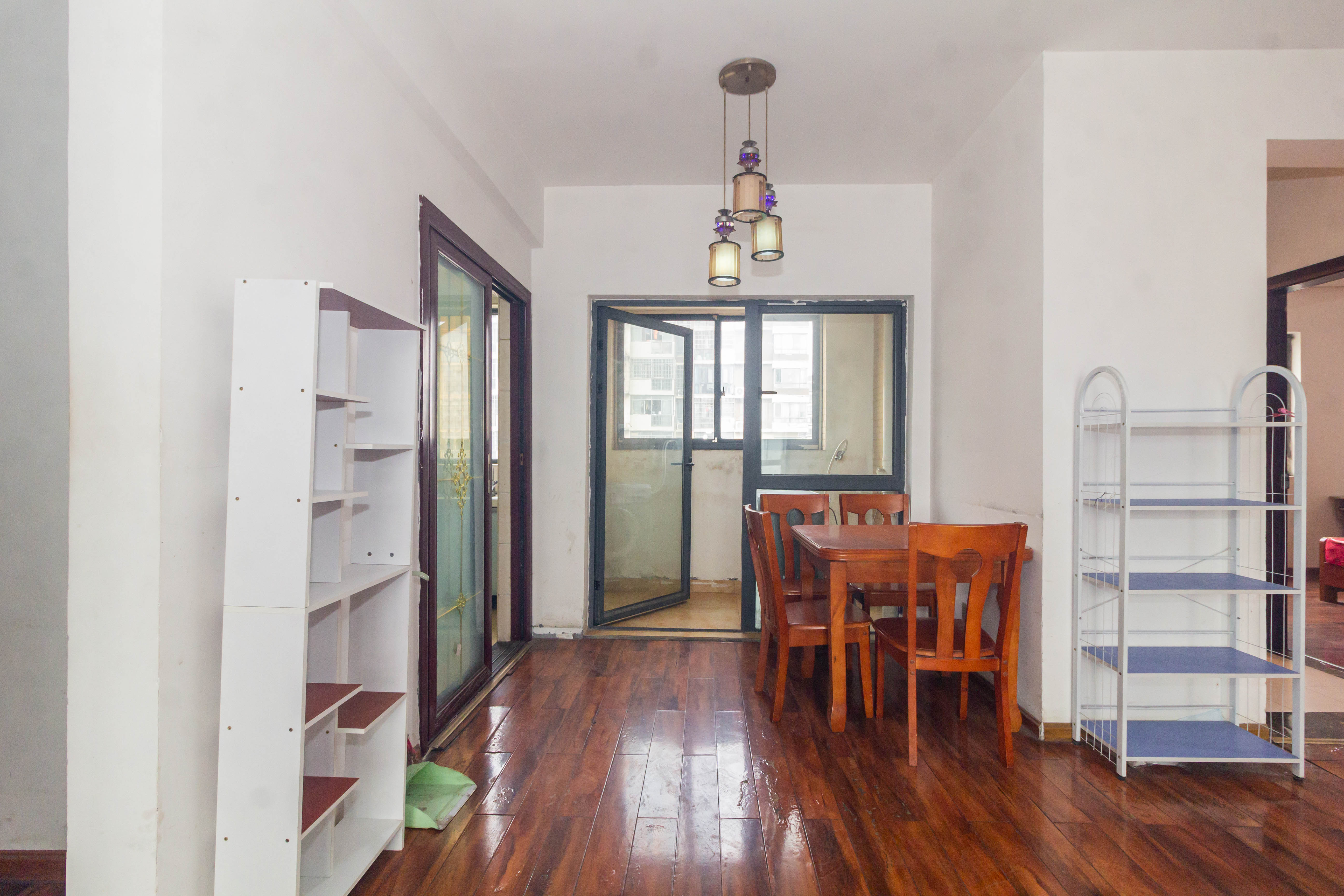 中国铁建国际城一期  3室2厅1卫    54.8万 中国铁建国际城一期  3室2厅1卫    54.8万客厅