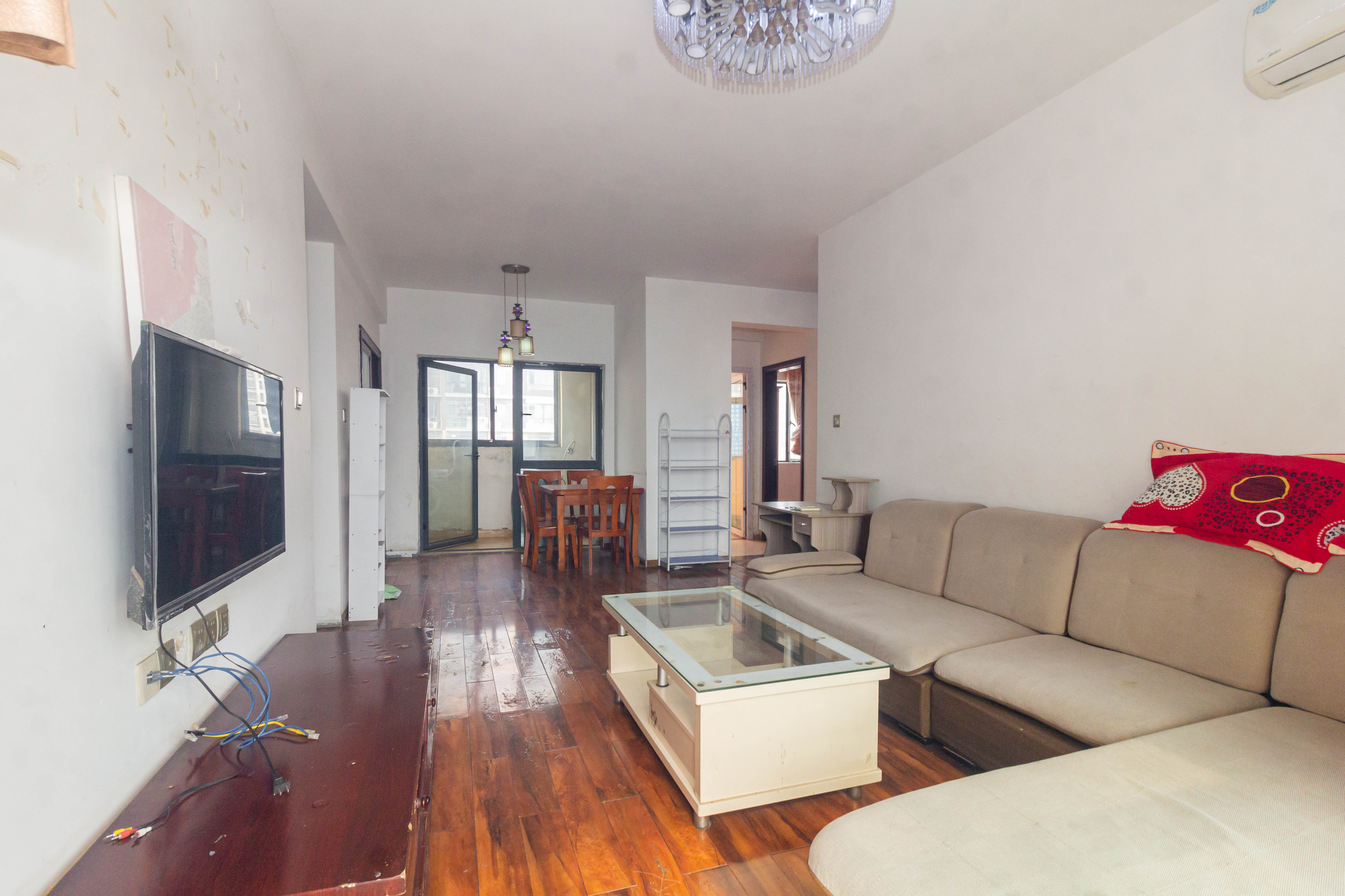 中国铁建国际城一期  3室2厅1卫    54.8万 中国铁建国际城一期  3室2厅1卫    54.8万客厅