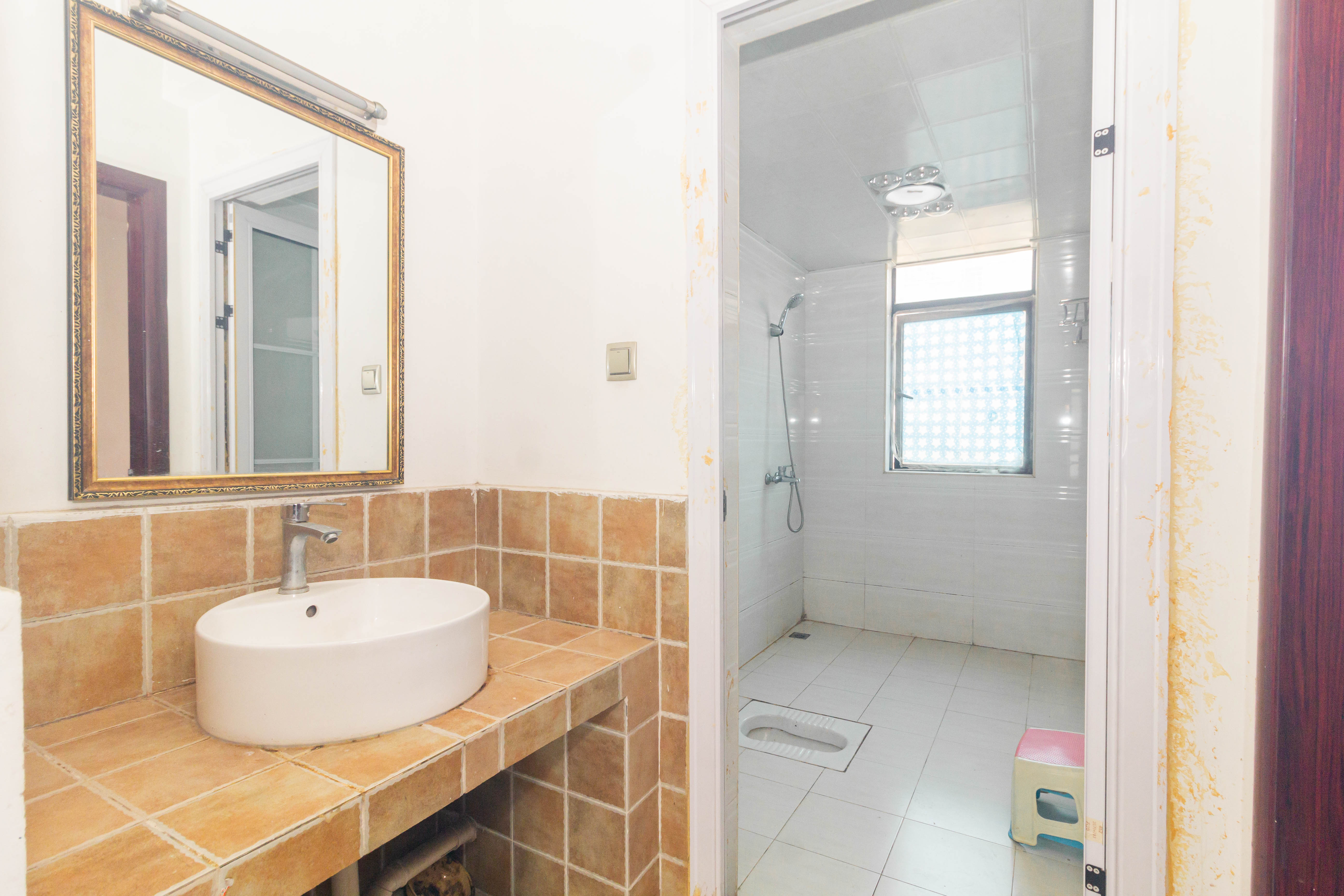 中国铁建国际城一期  3室2厅1卫    54.8万 中国铁建国际城一期  3室2厅1卫    54.8万卫生间