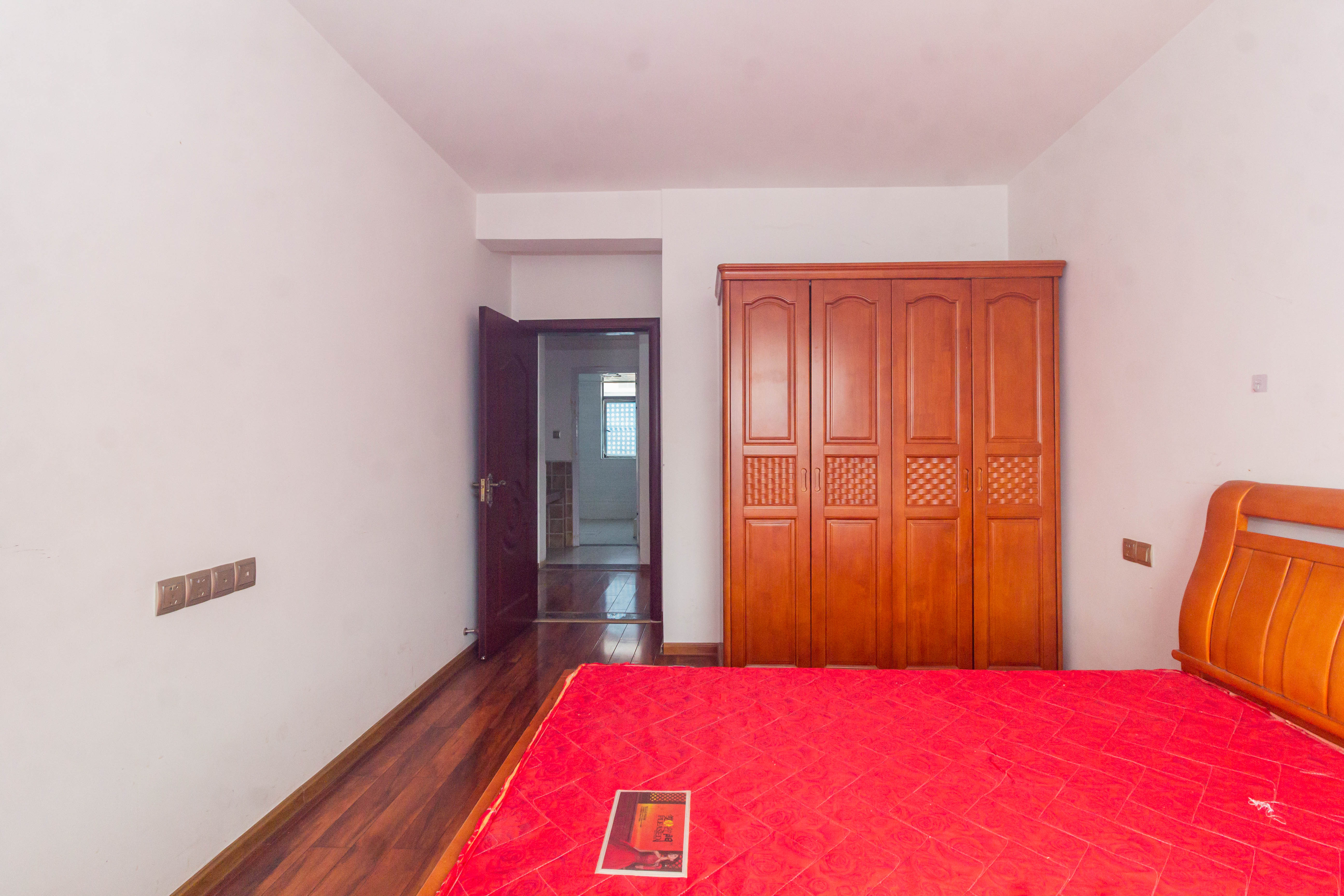 中国铁建国际城一期  3室2厅1卫    54.8万 中国铁建国际城一期  3室2厅1卫    54.8万卧室