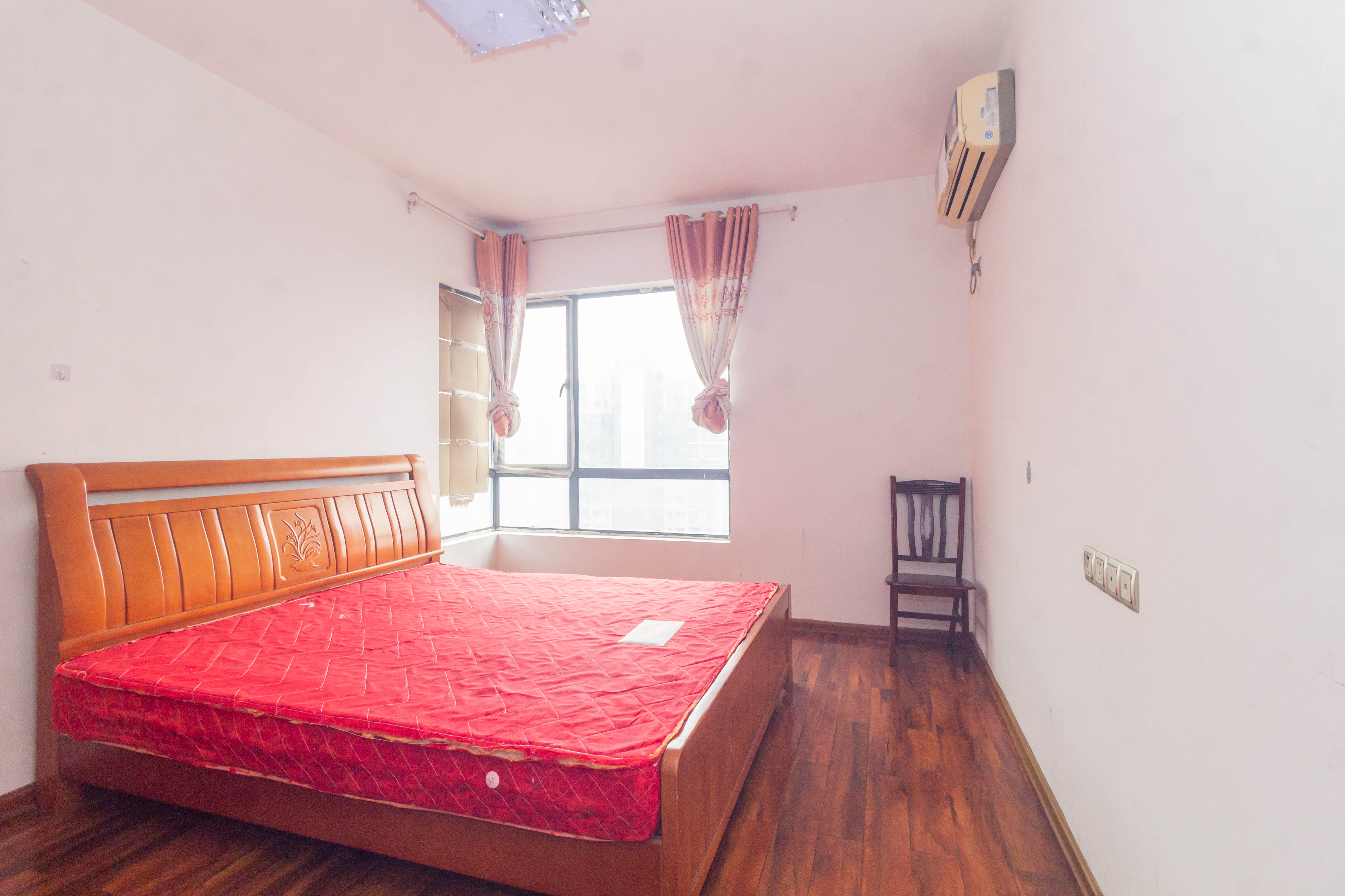 中国铁建国际城一期  3室2厅1卫    54.8万 中国铁建国际城一期  3室2厅1卫    54.8万卧室