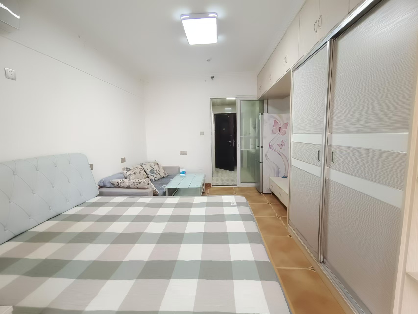 五矿紫湖香醍  1室1厅1卫    1000.0元/月 五矿紫湖香醍  1室1厅1卫    1000.0元/月室内图