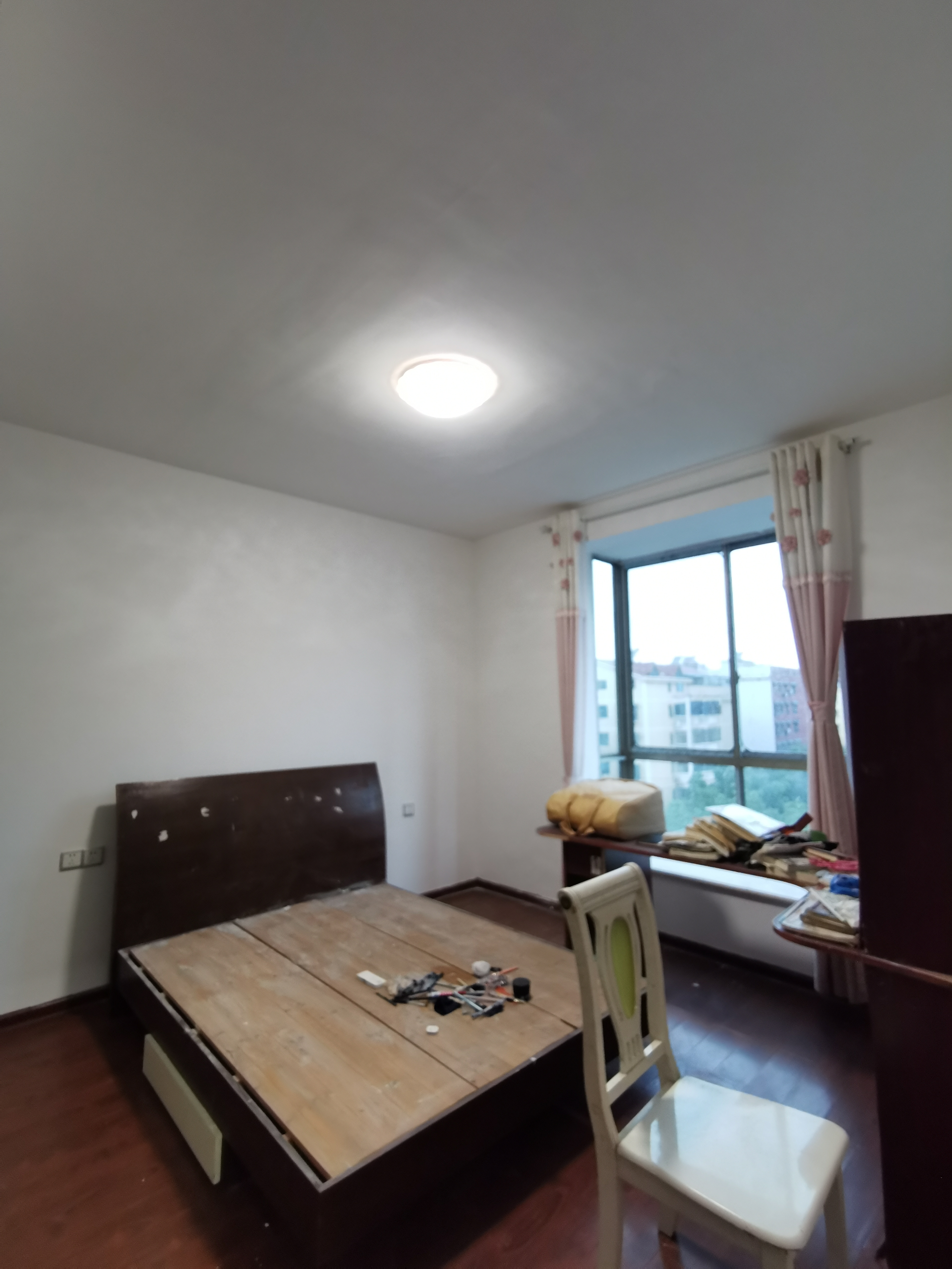 安厦鑫苑 6室3厅3卫 99.8万 安厦鑫苑 6室3厅3卫 99.8万室内图