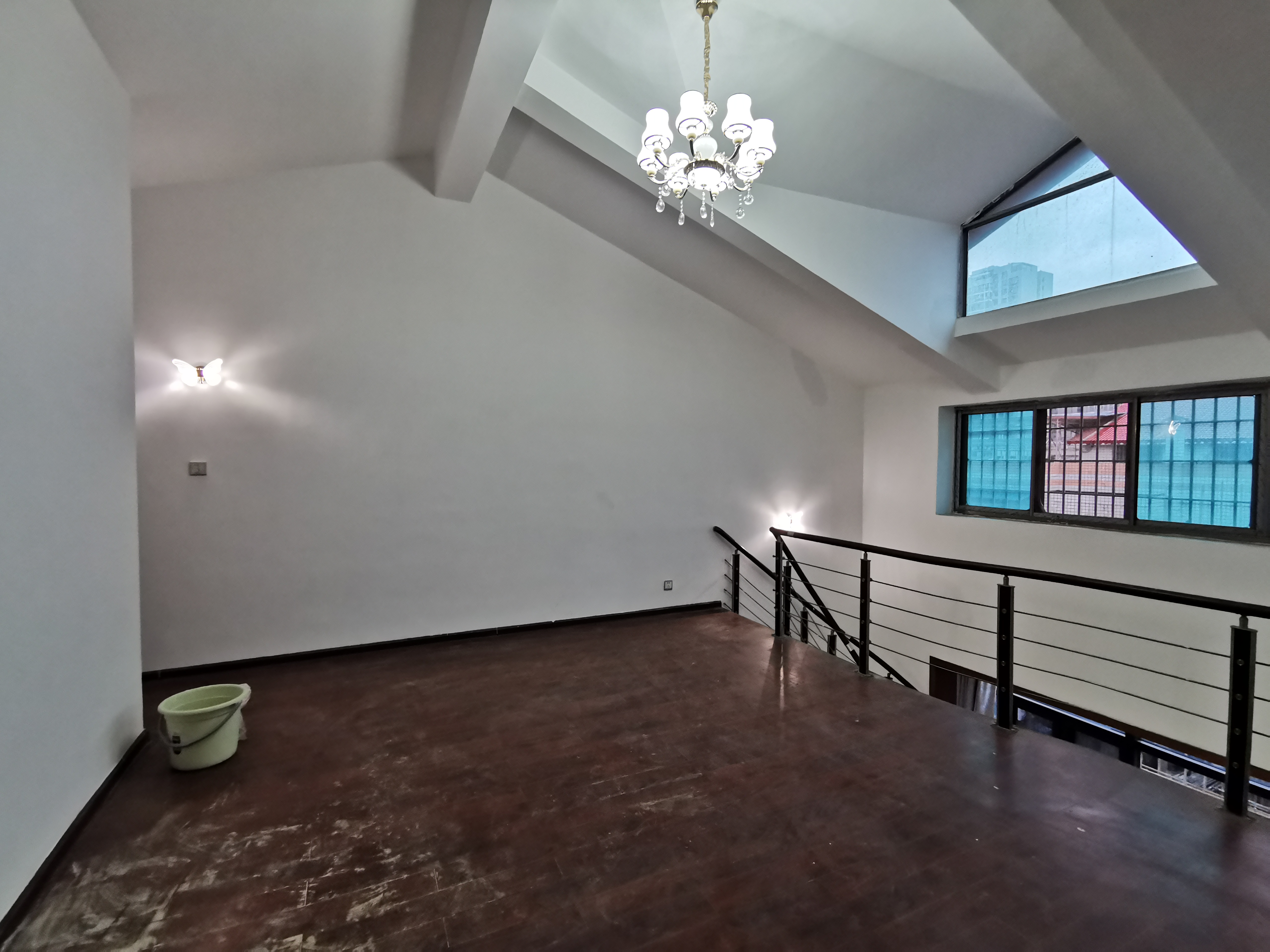 安厦鑫苑 6室3厅3卫 99.8万 安厦鑫苑 6室3厅3卫 99.8万室内图