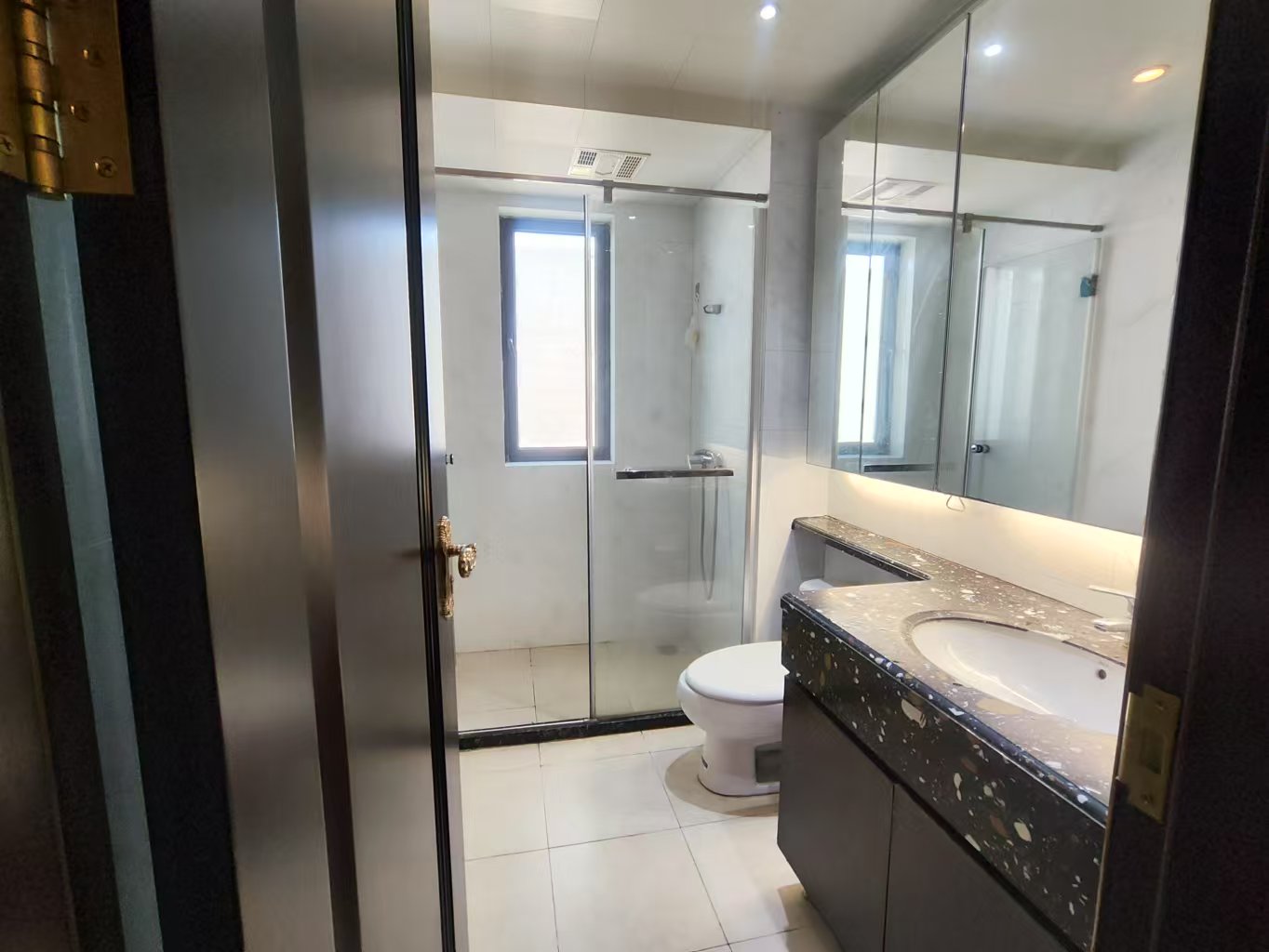 恒大江湾  4室2厅2卫    3000.0元/月 恒大江湾  4室2厅2卫    3000.0元/月室内图