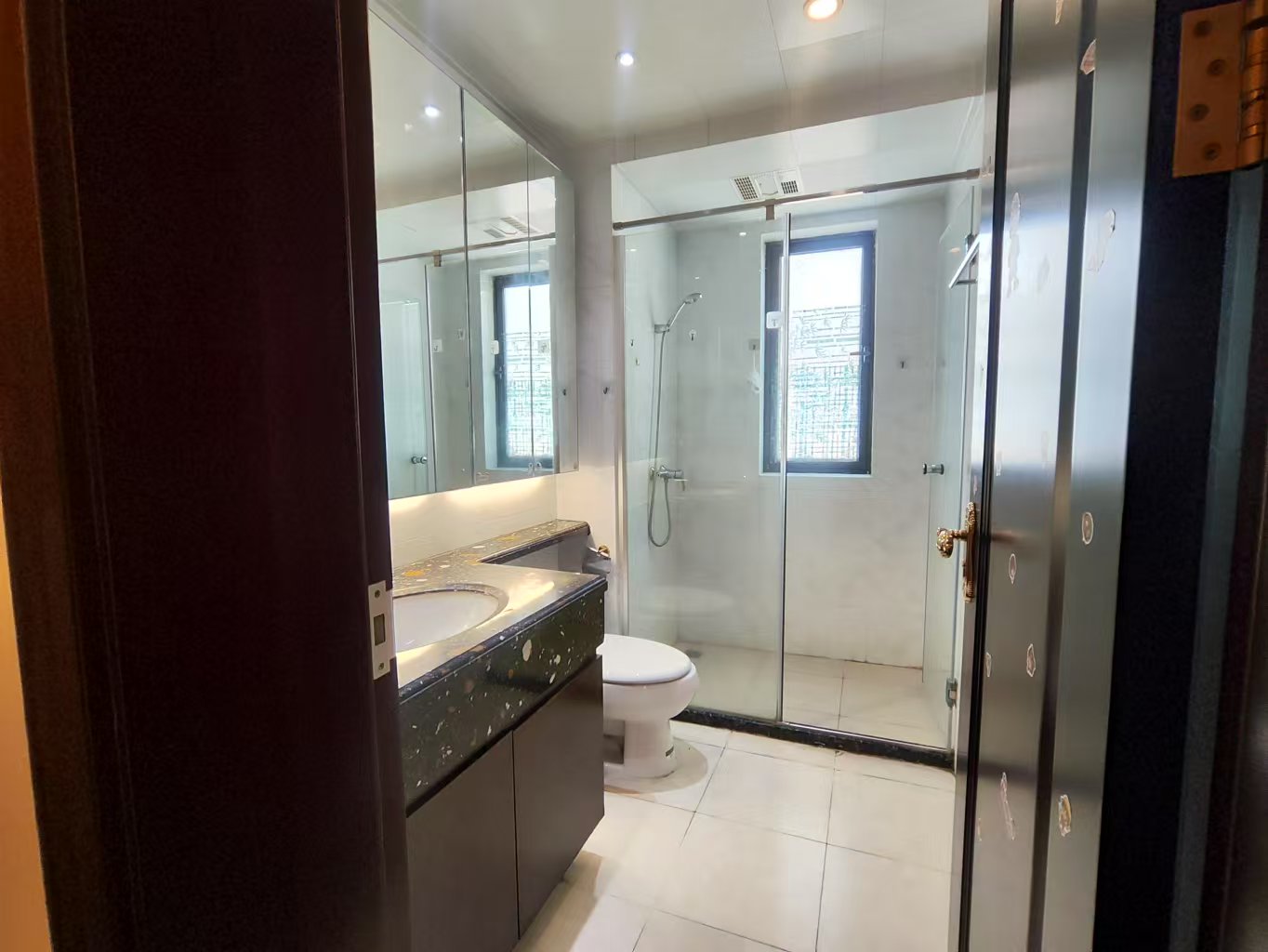 恒大江湾  4室2厅2卫    3000.0元/月 恒大江湾  4室2厅2卫    3000.0元/月室内图