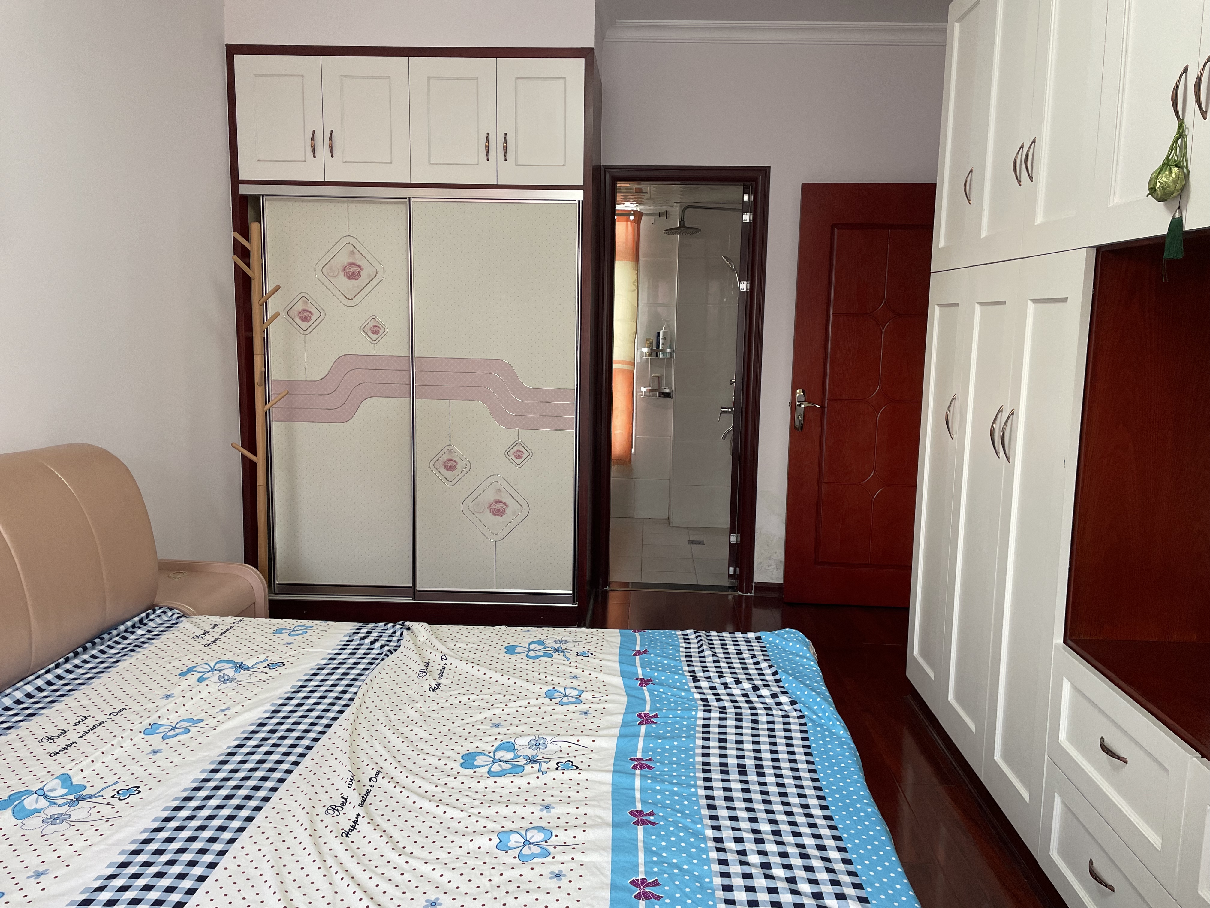 勤诚达新界  4室2厅2卫    2600.0元/月 勤诚达新界  4室2厅2卫    2600.0元/月室内图