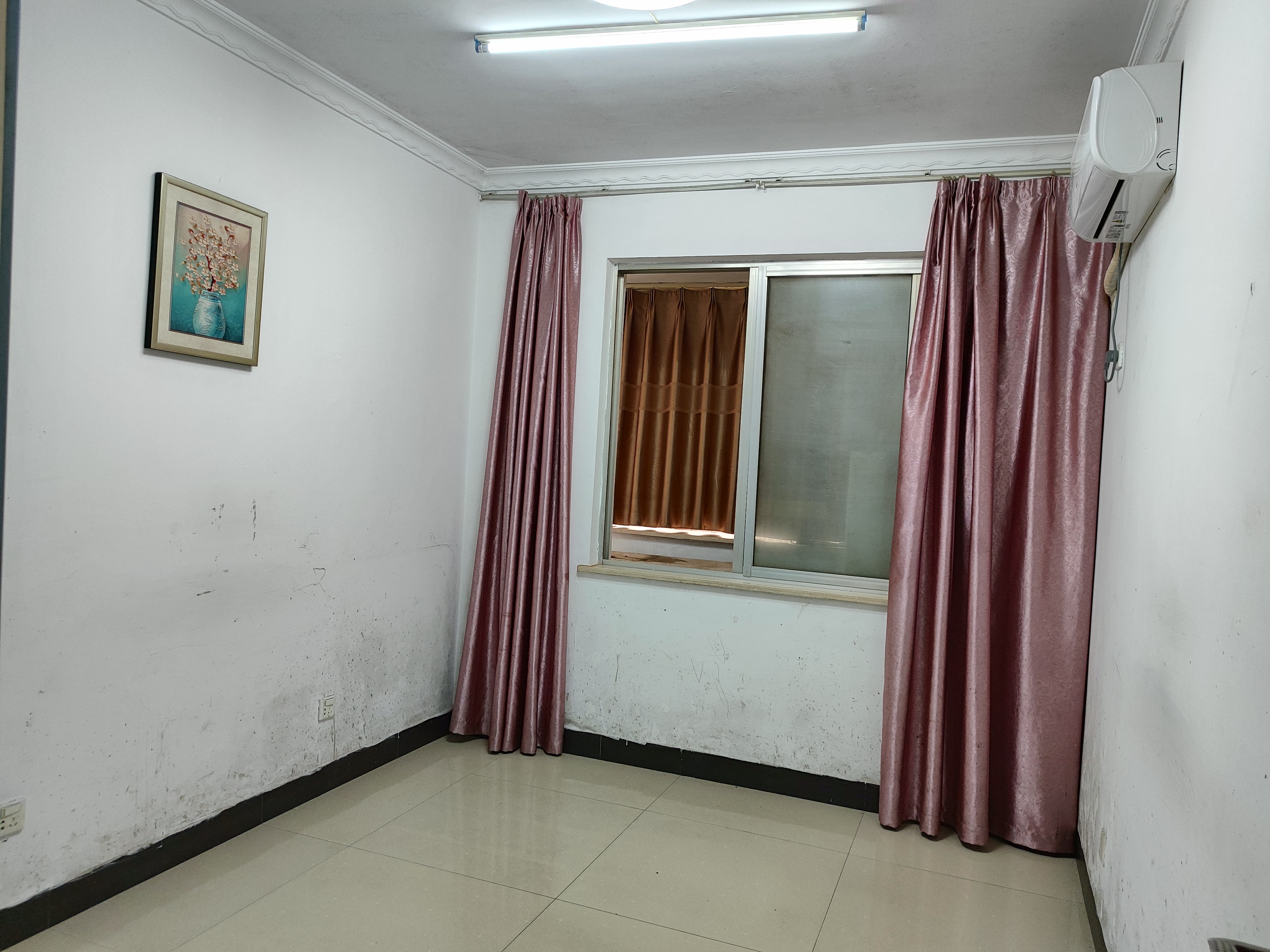 银色现代城 3室2厅2卫 2500.0元/月 银色现代城 3室2厅2卫 2500.0元/月室内图