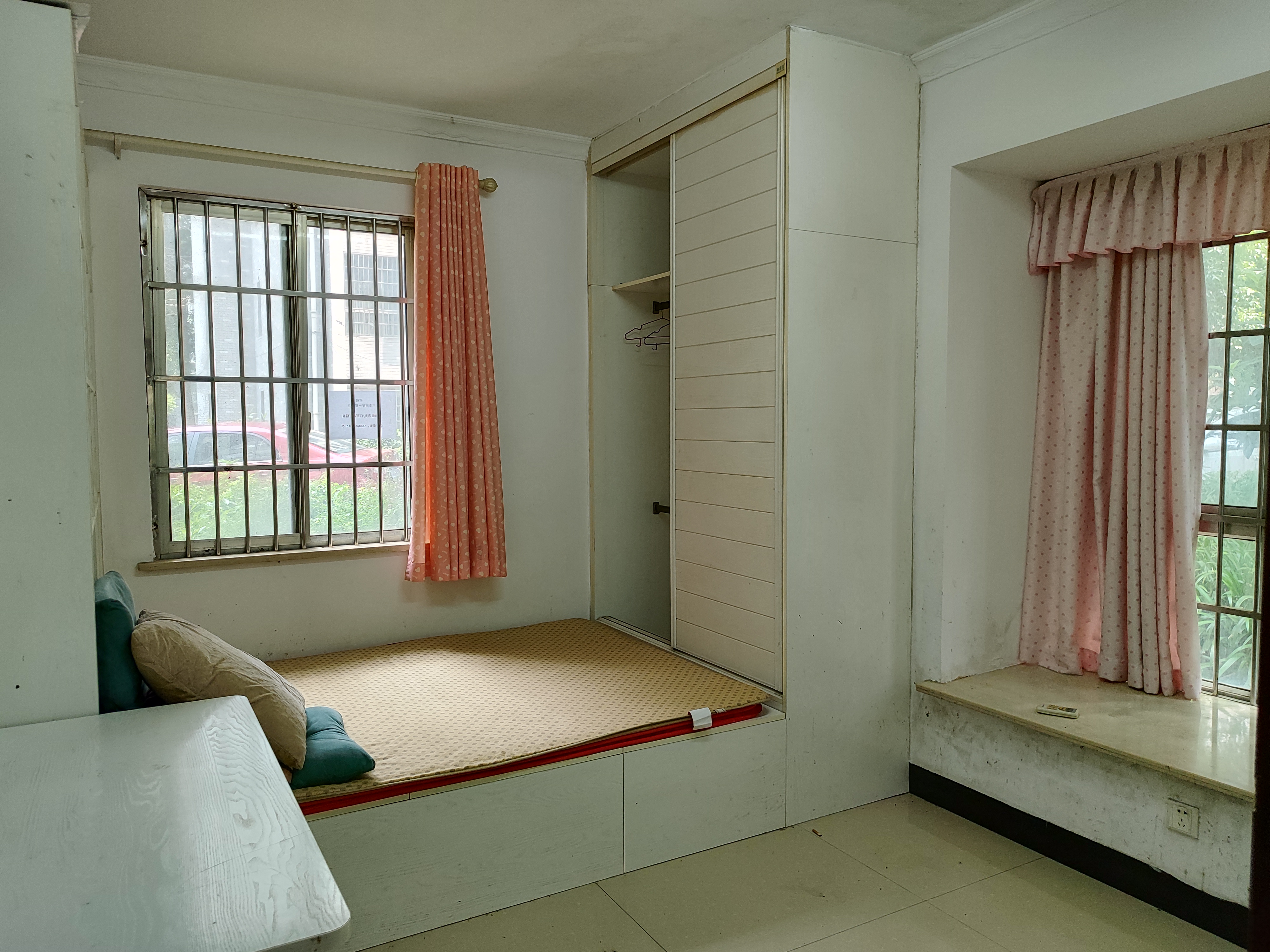 银色现代城 3室2厅2卫 2500.0元/月 银色现代城 3室2厅2卫 2500.0元/月室内图