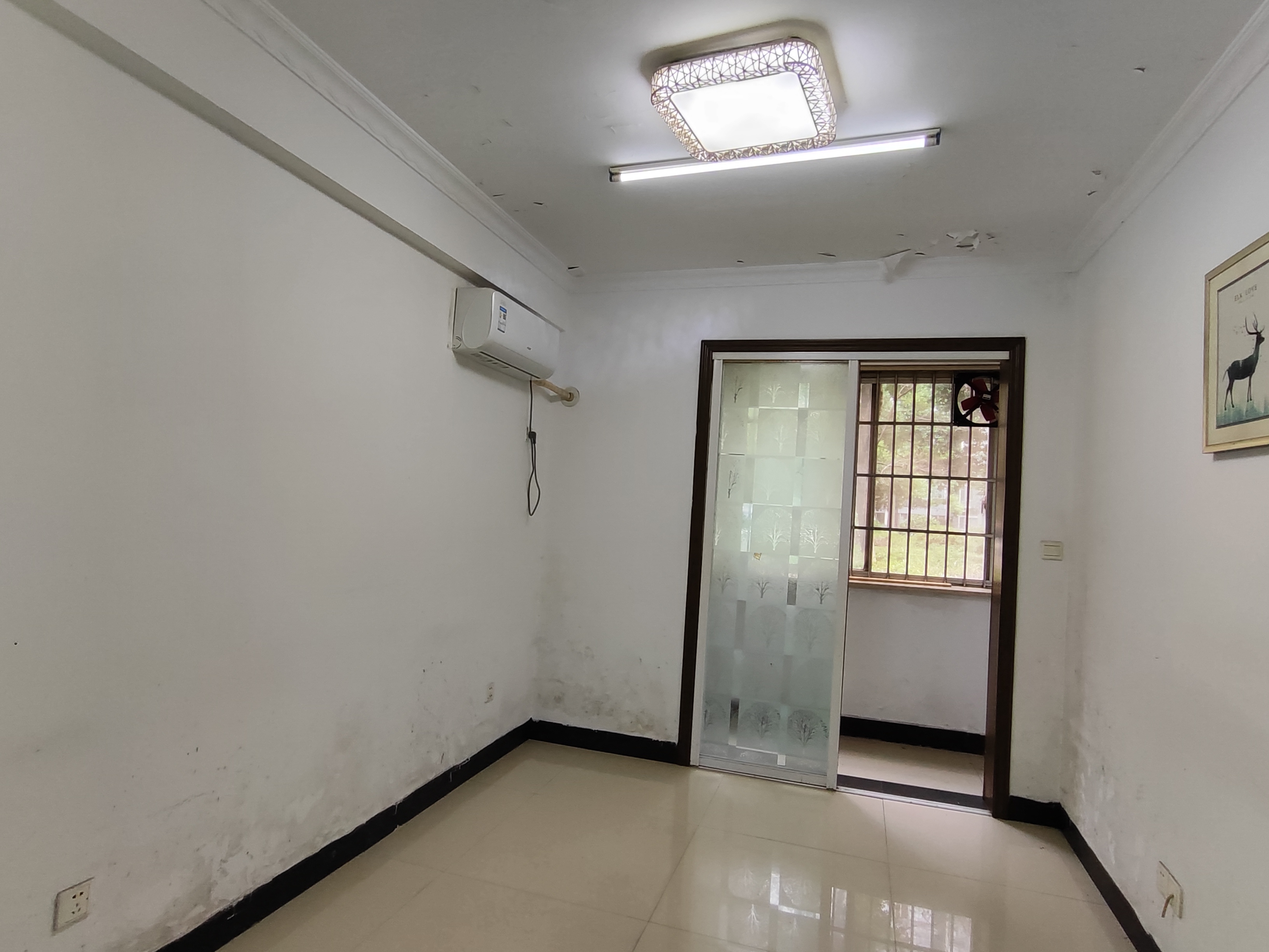 银色现代城 3室2厅2卫 2500.0元/月 银色现代城 3室2厅2卫 2500.0元/月室内图