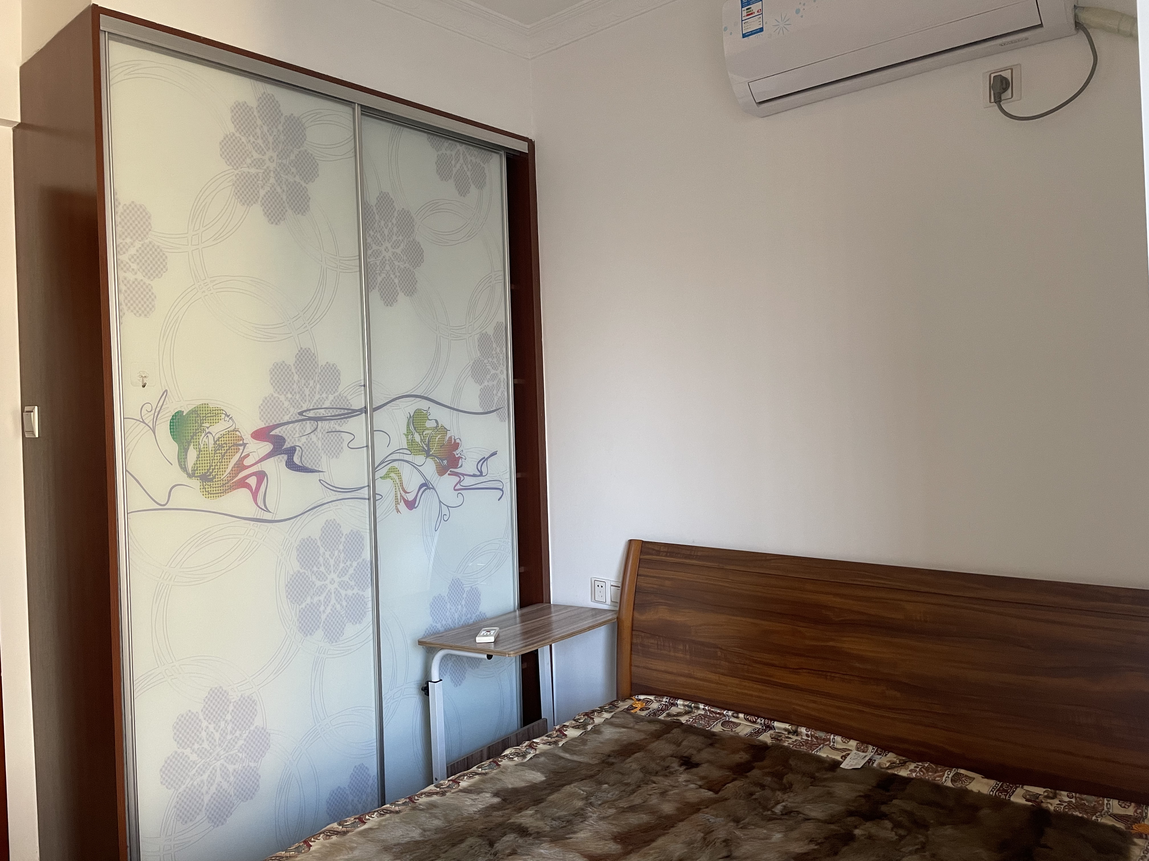 勤诚达新界  3室2厅1卫    2000.0元/月室内图