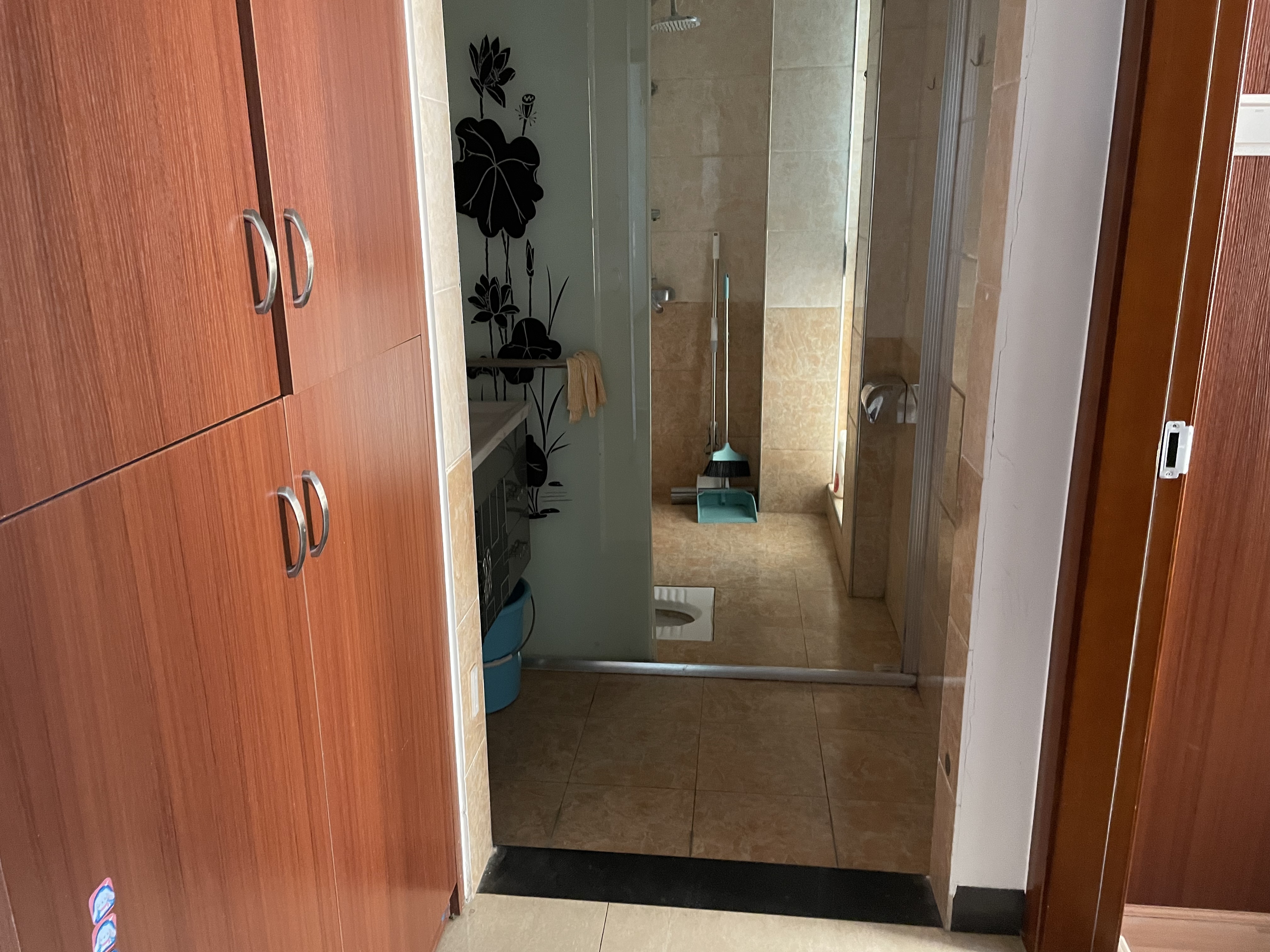 勤诚达新界  3室2厅1卫    2000.0元/月室内图