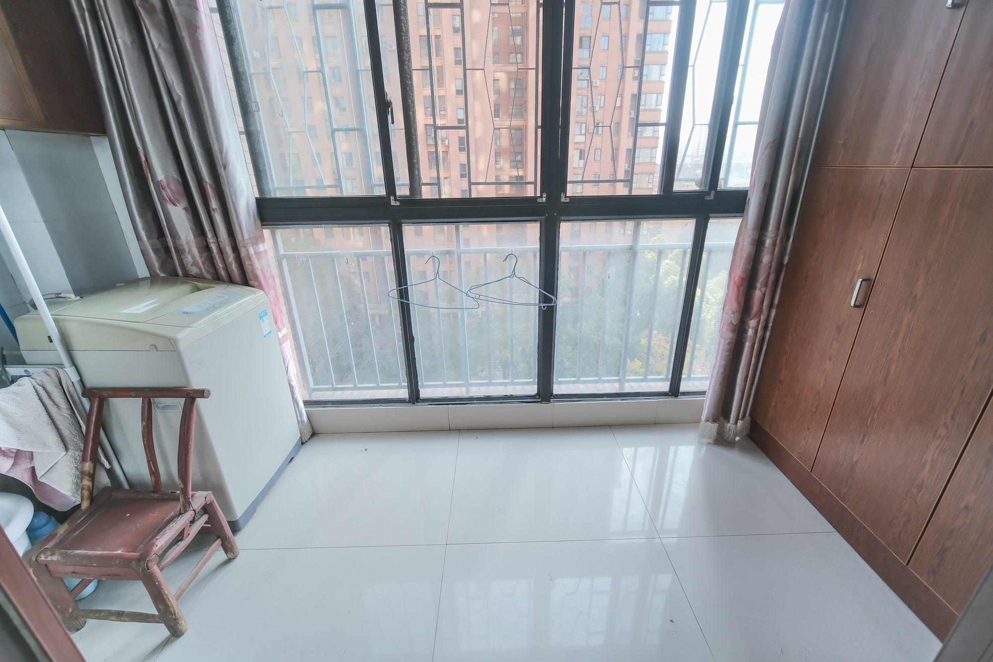 三一街区  3室2厅1卫   56.00万阳台
