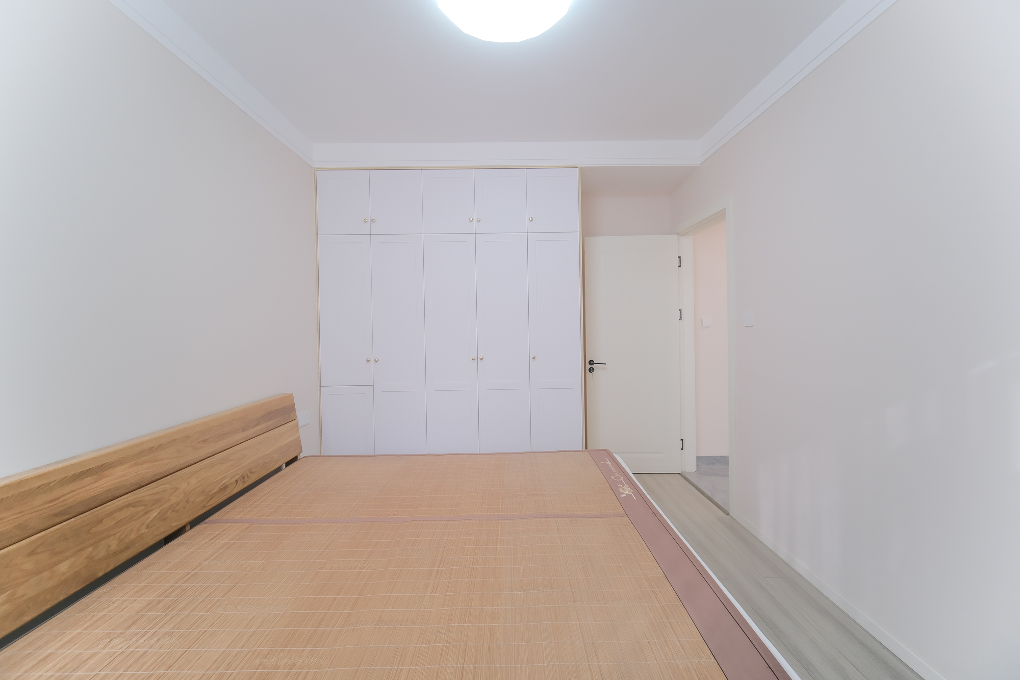 保利香槟国际  3室2厅1卫    80.0万卧室
