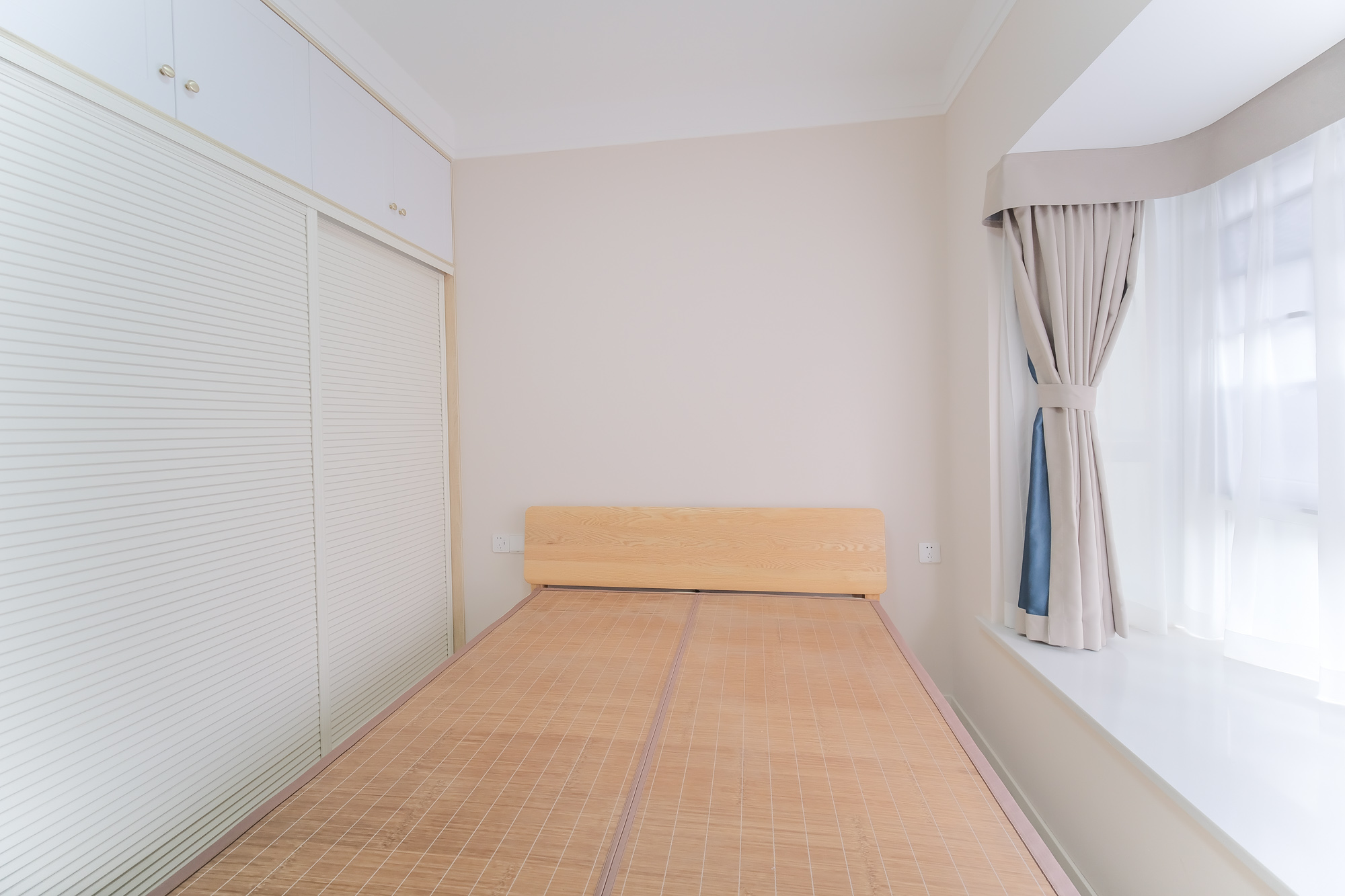 保利香槟国际  3室2厅1卫    80.0万卧室