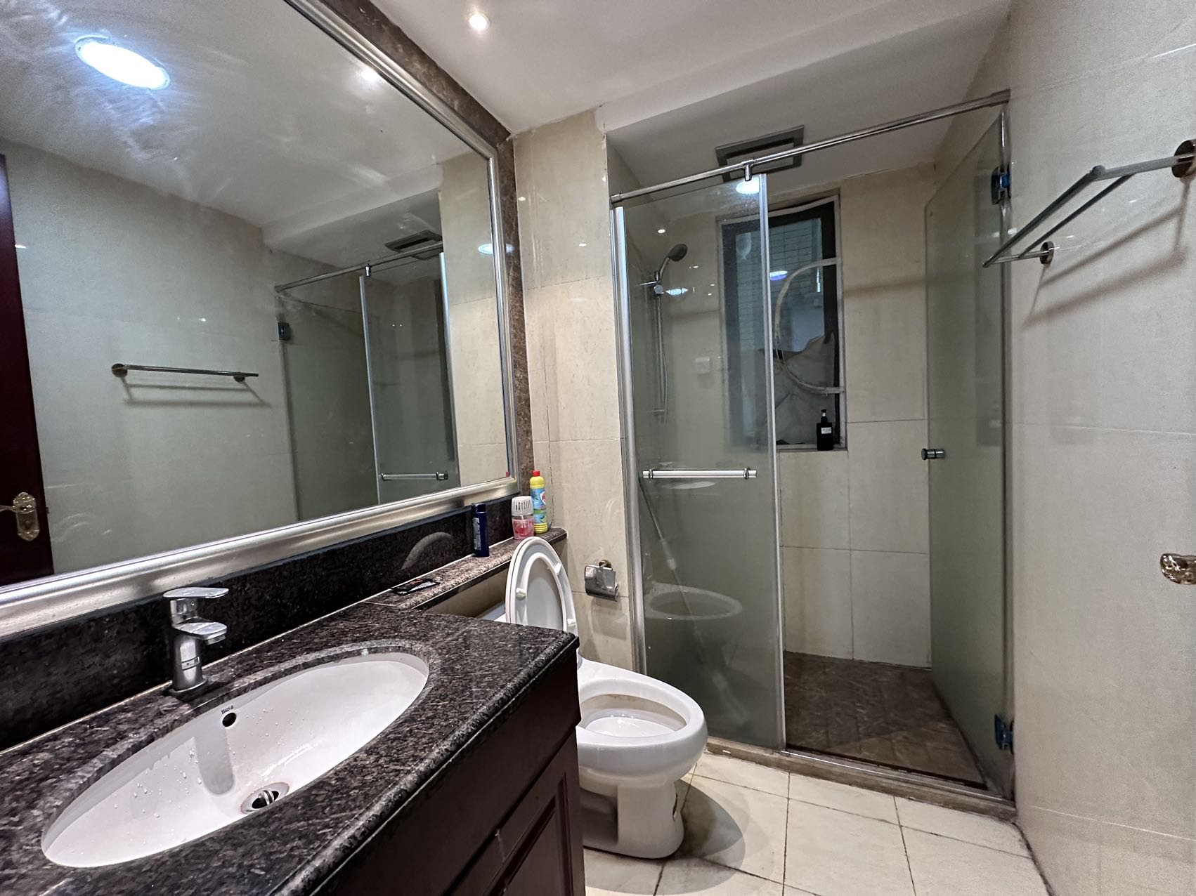 恒大雅苑 3室2厅2卫 2600.0元/月 恒大雅苑 3室2厅2卫 2600.0元/月室内图