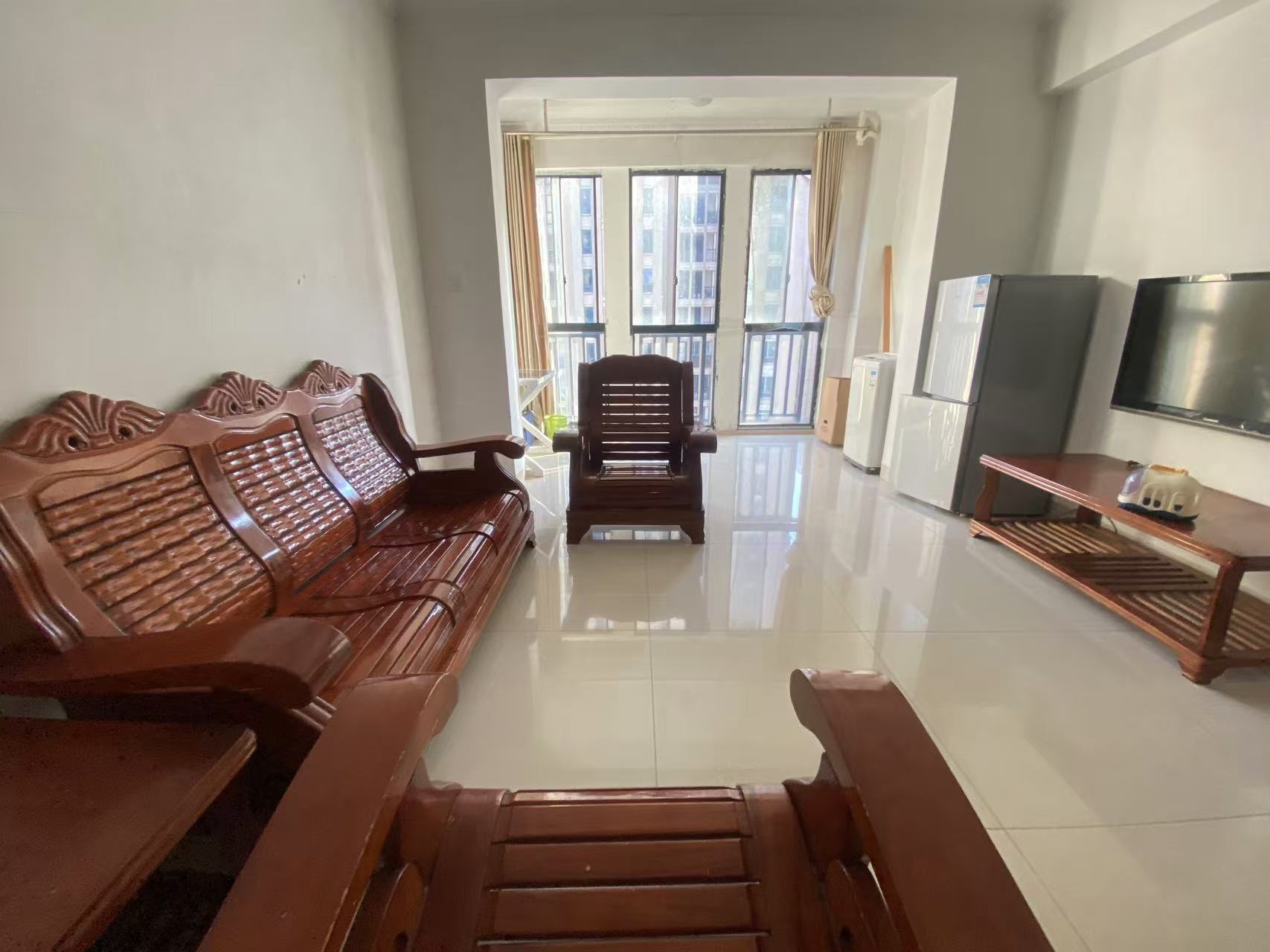 泰山公馆  1室0厅0卫    1300.0元/月 泰山公馆  1室0厅0卫    1300.0元/月室内图